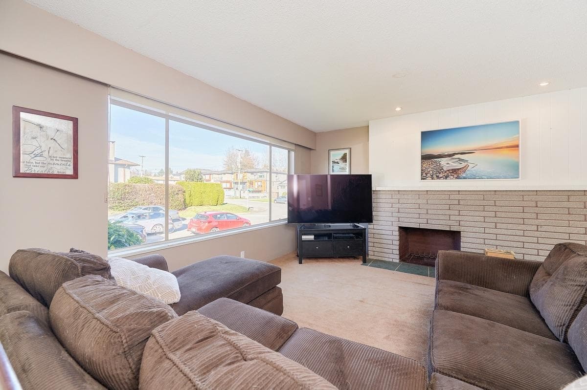 4086/ - 4088 Lister Court, Burnaby, V5G 2C2 — photo 3