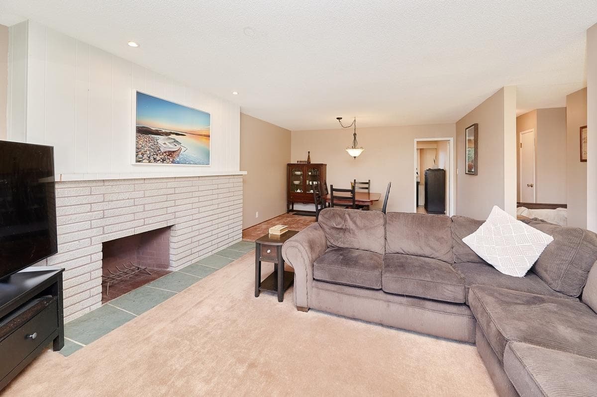 4086/ - 4088 Lister Court, Burnaby, V5G 2C2 — photo 5