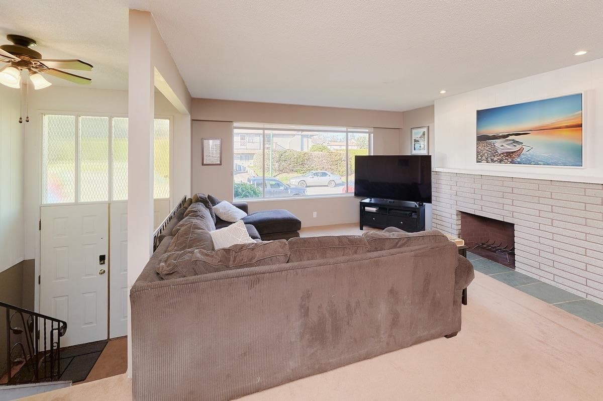 4086/ - 4088 Lister Court, Burnaby, V5G 2C2 — photo 4
