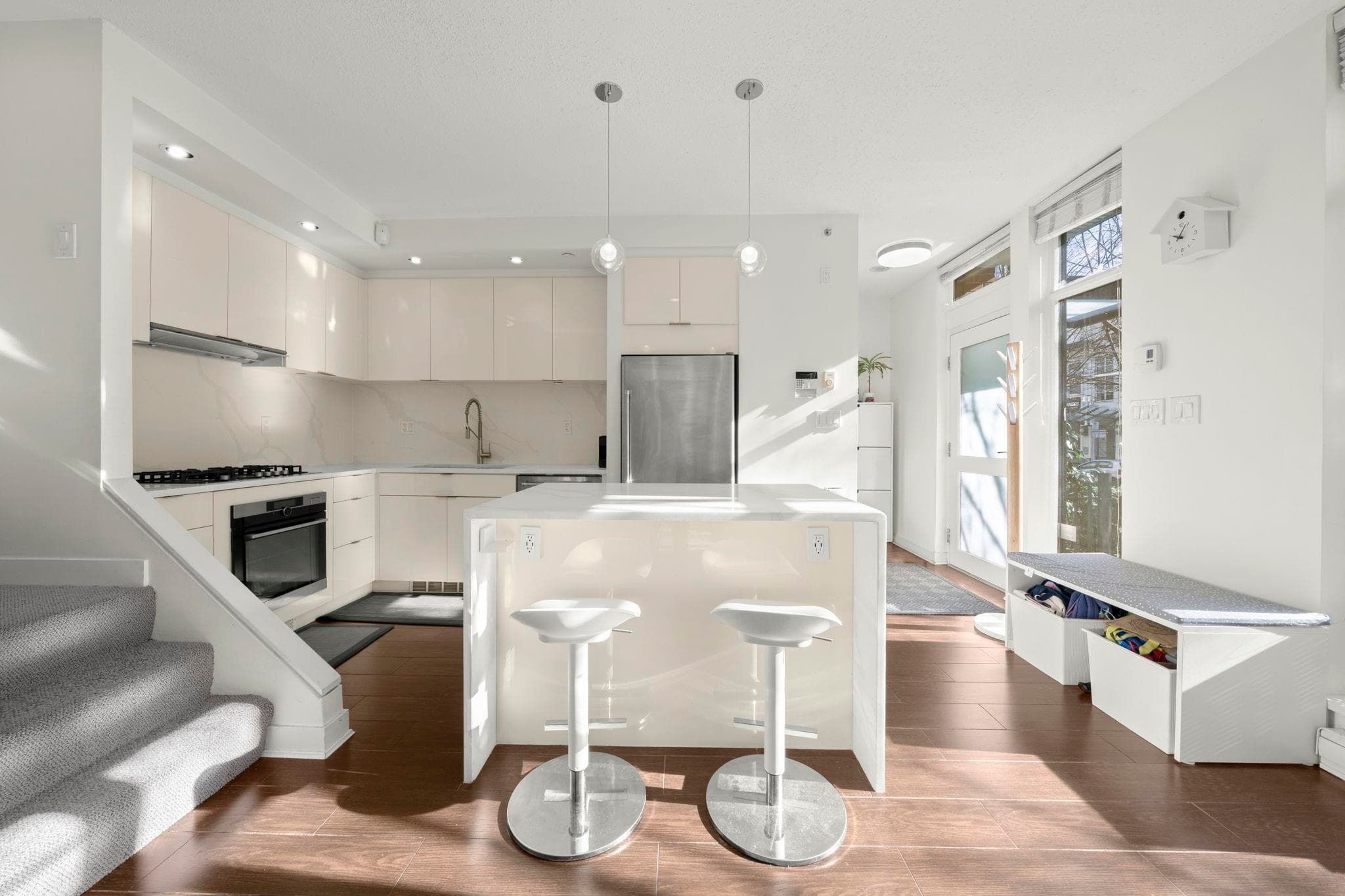 1053 Homer Street, Vancouver, V6B 2X5 — photo 1