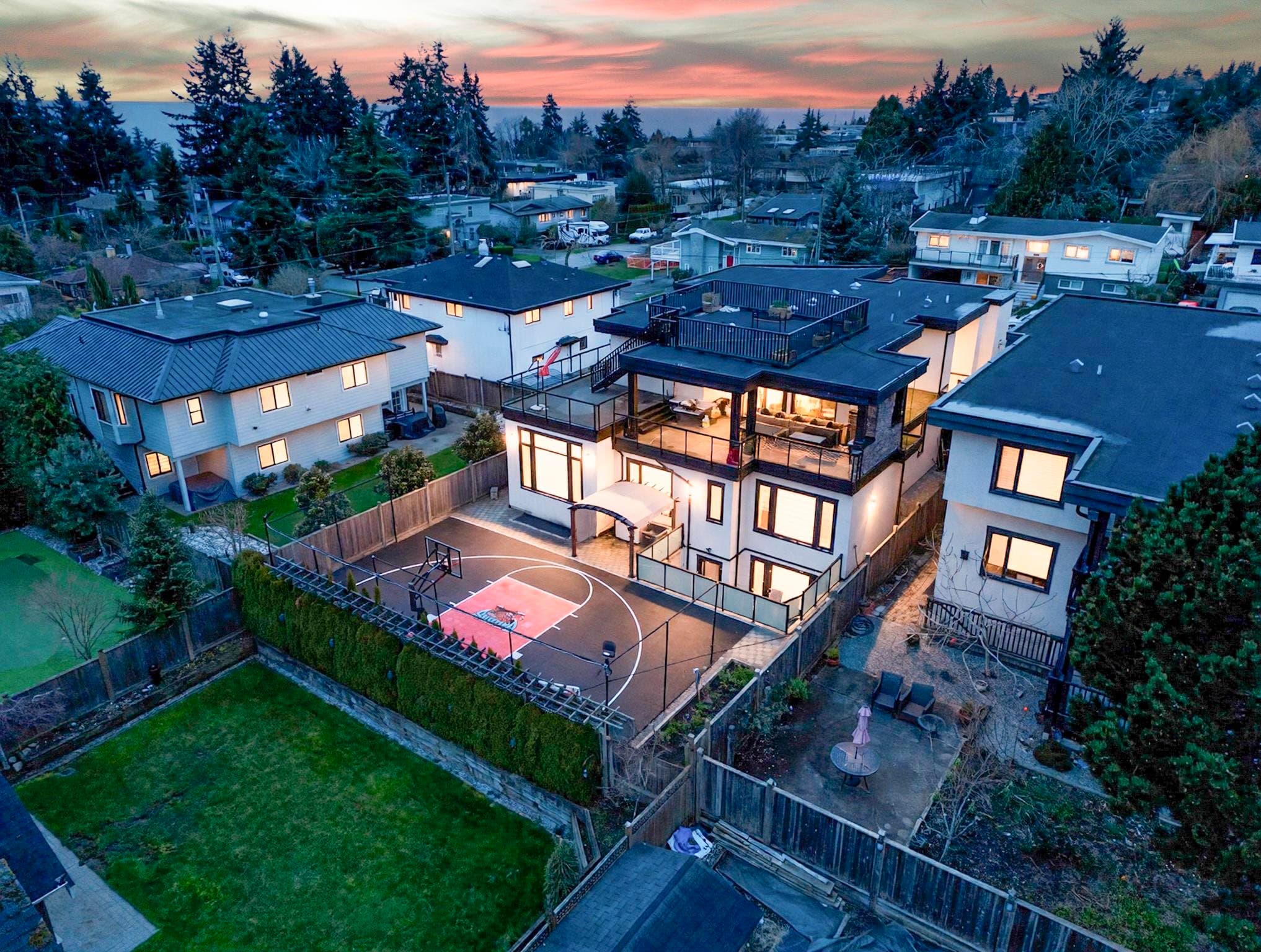 1126 Stevens Street, White Rock, V4B 4X8 — photo 2