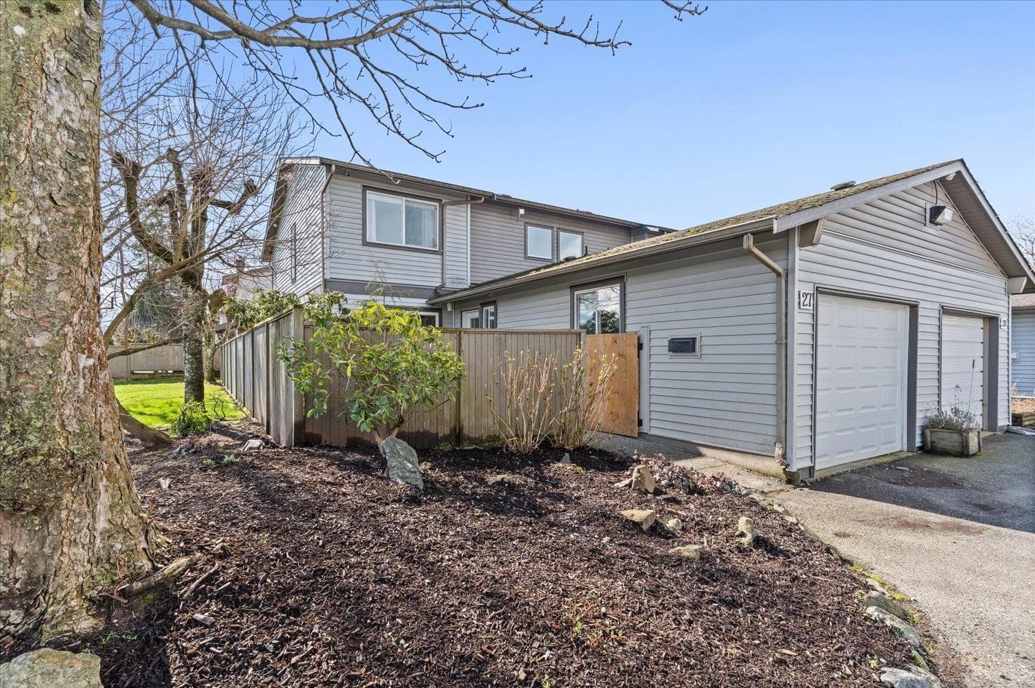 27 - 46689 First Avenue, Chilliwack, V2P 1X5 — photo 1