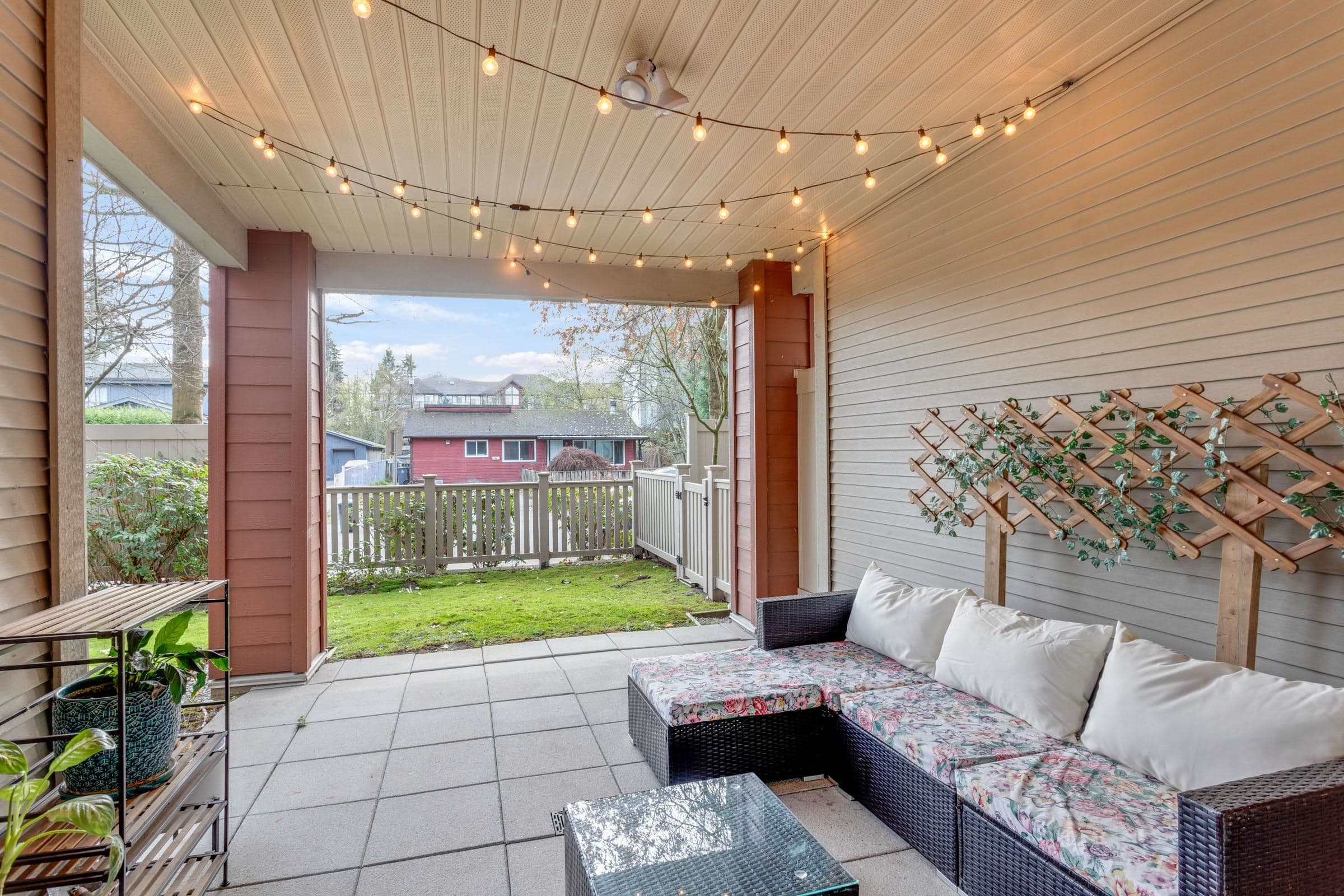 102 - 15385 101a Avenue, Surrey, V3R 0B4 — photo 1