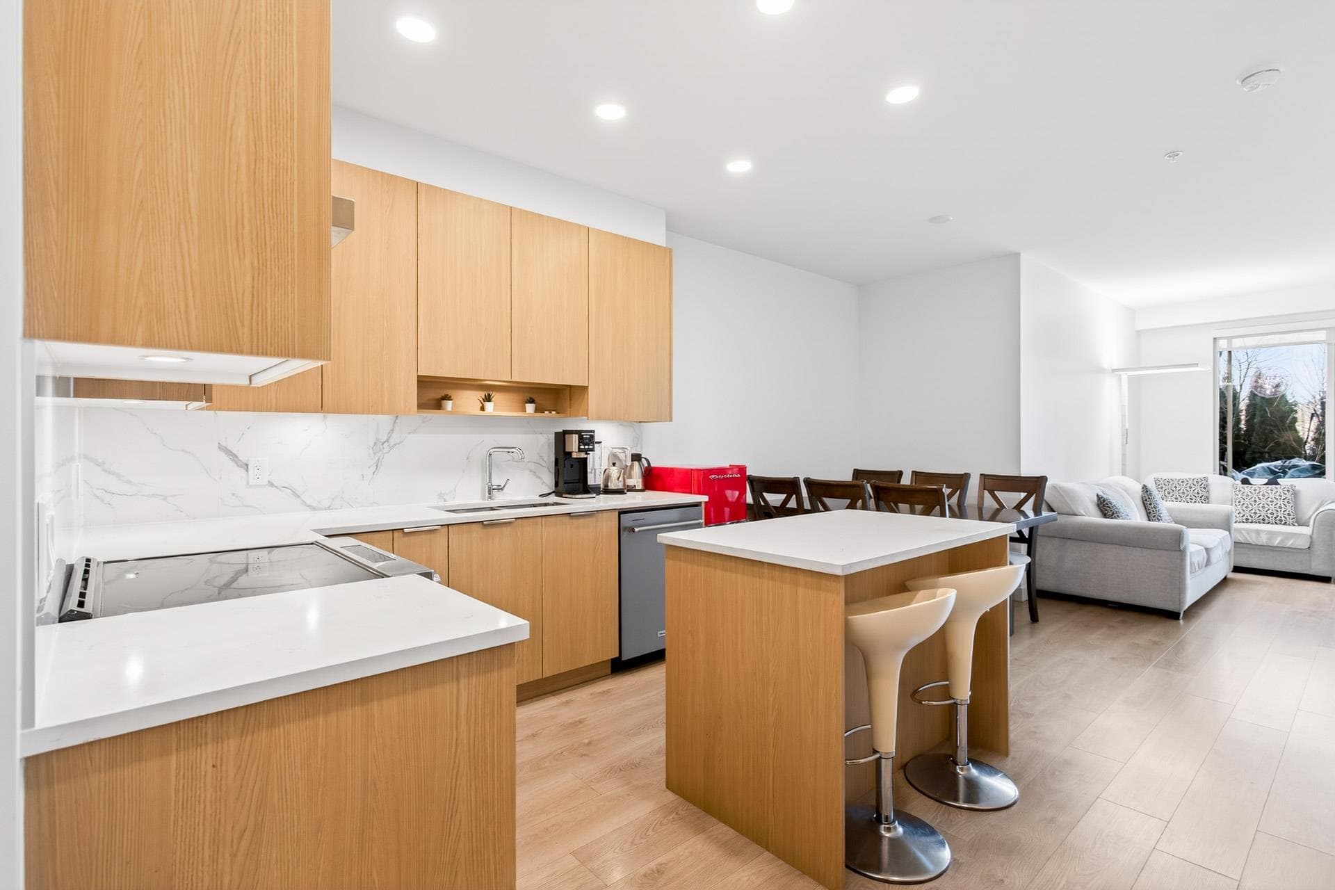 210 - 7123 11th Avenue, Burnaby, V3N 0J6 — photo 5
