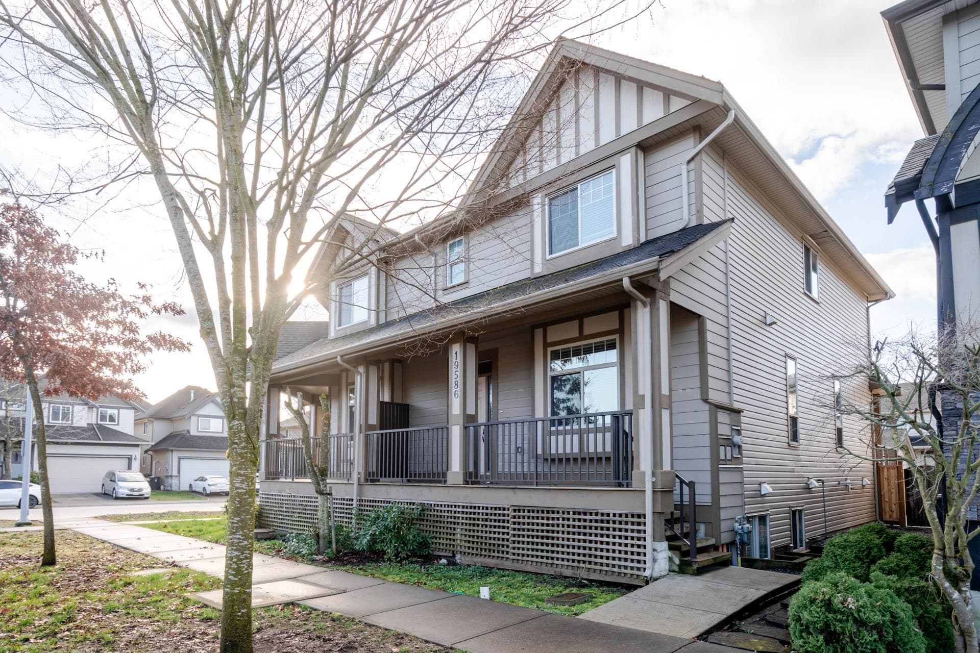 19586 72a Avenue, Surrey, V4N 3E8 — photo 1