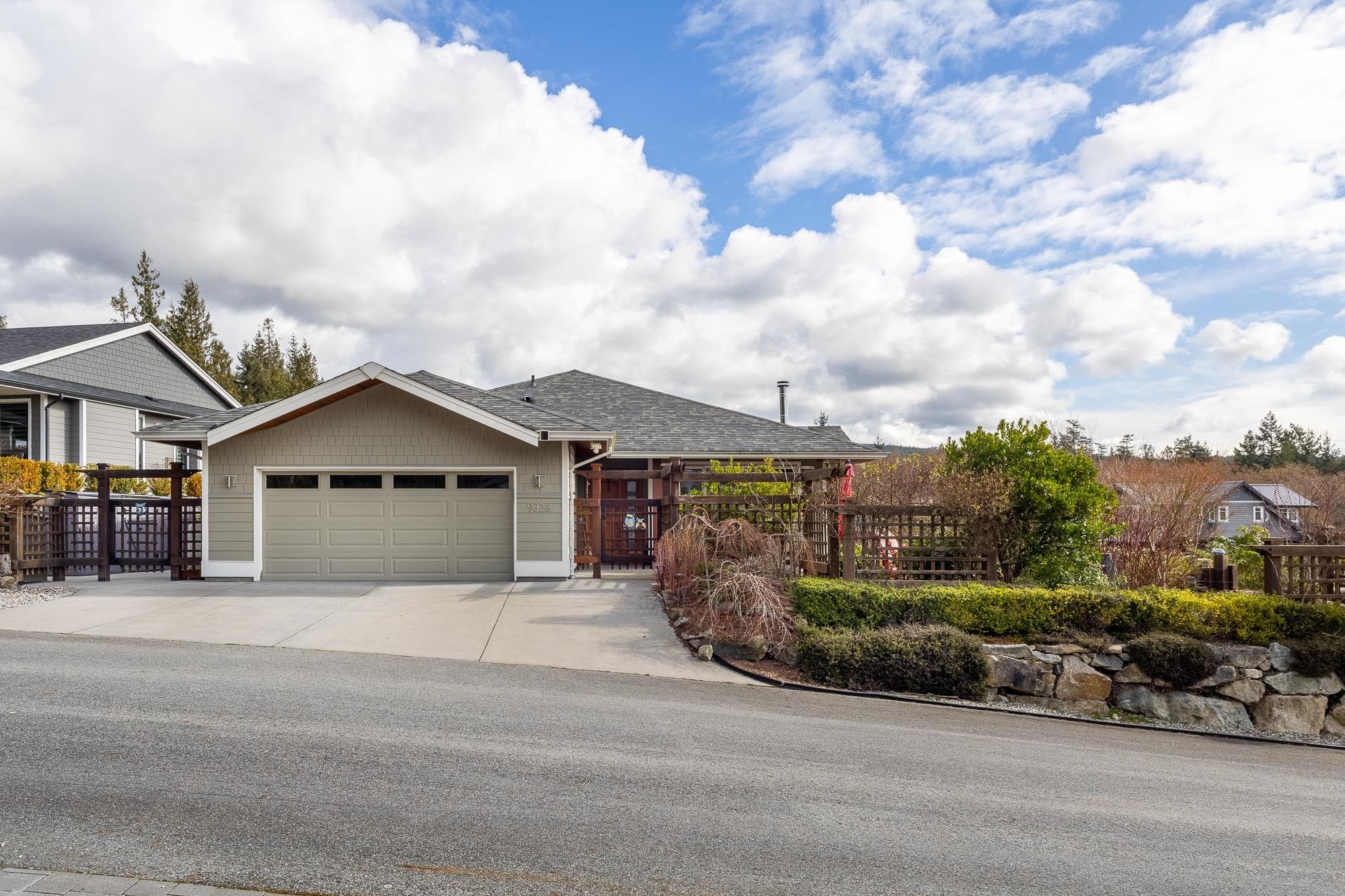 9326 Jorgensen Place, Halfmoon Bay, V7Z 1B4 — photo 2