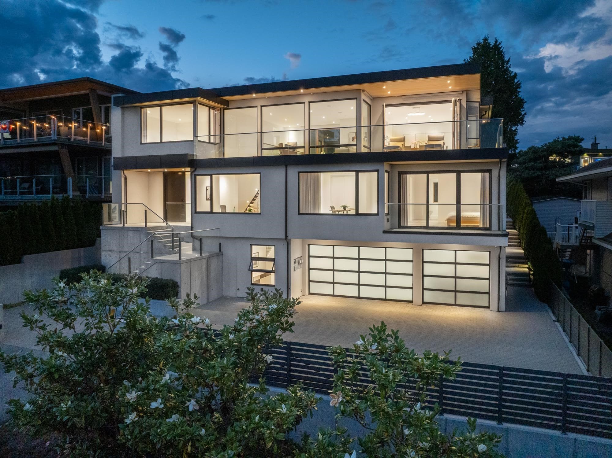 15493 Royal Avenue, White Rock, V4B 1N4 — photo 2
