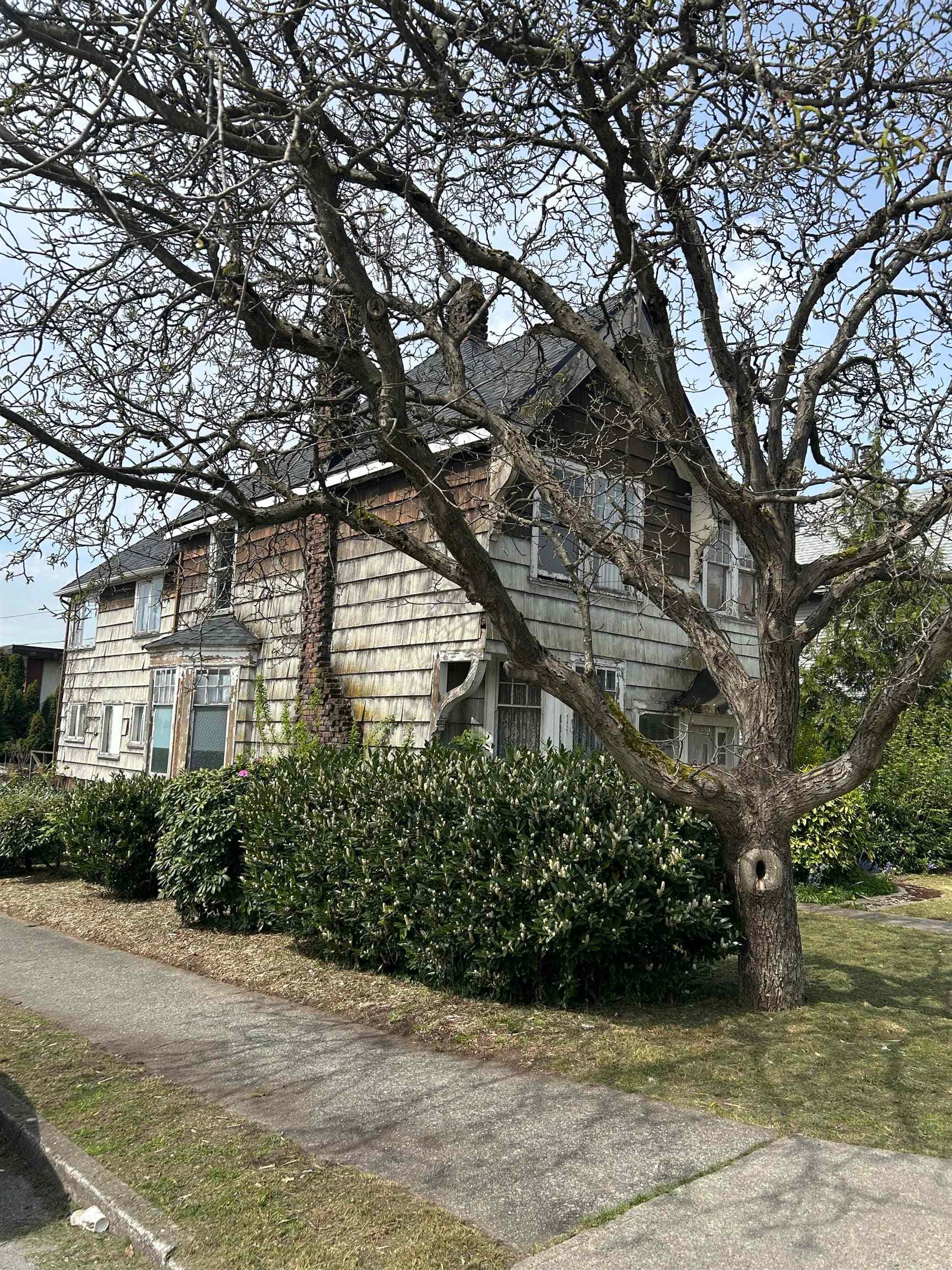 422 Eighth Street, New Westminster