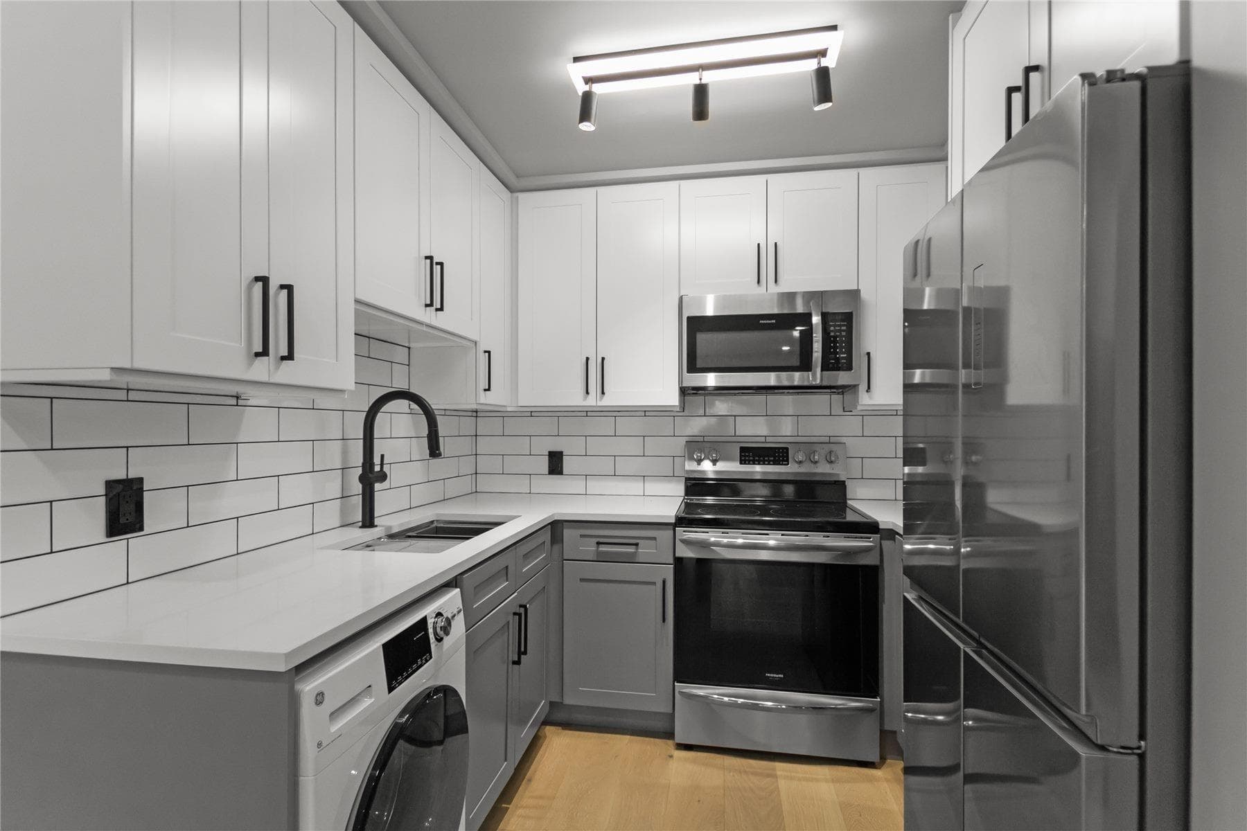 201 - 1948 Coquitlam Avenue, Port Coquitlam, V3B 1J3 — photo 1
