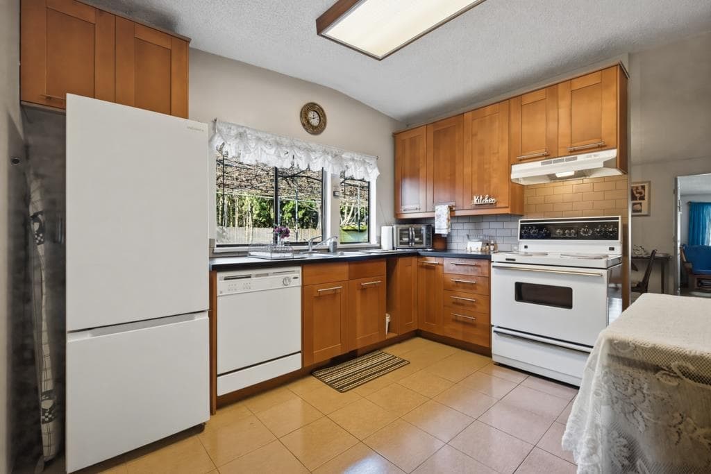 12337 98 Avenue, Surrey, V3V 2K2 — photo 3