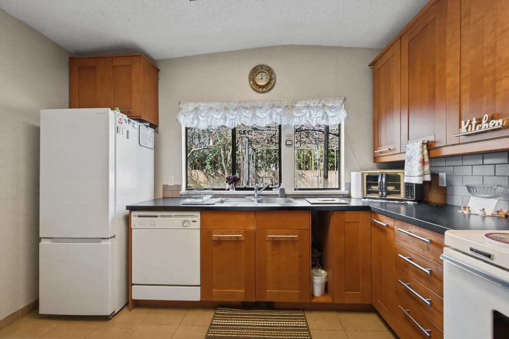 12337 98 Avenue, Surrey, V3V 2K2 — photo 4