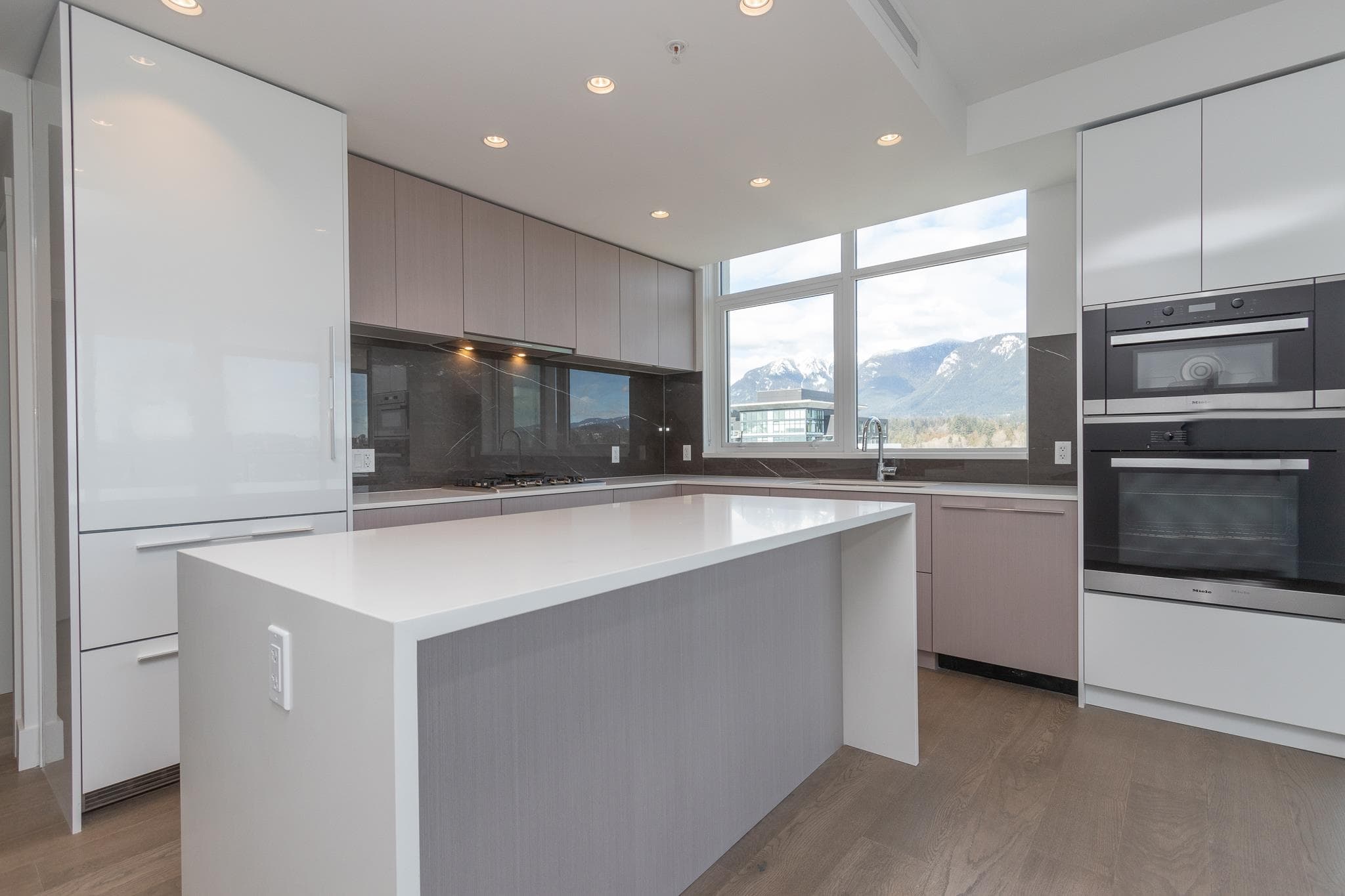 1701 - 1632 Lions Gate Lane, North Vancouver, V7P 0E2 — photo 2