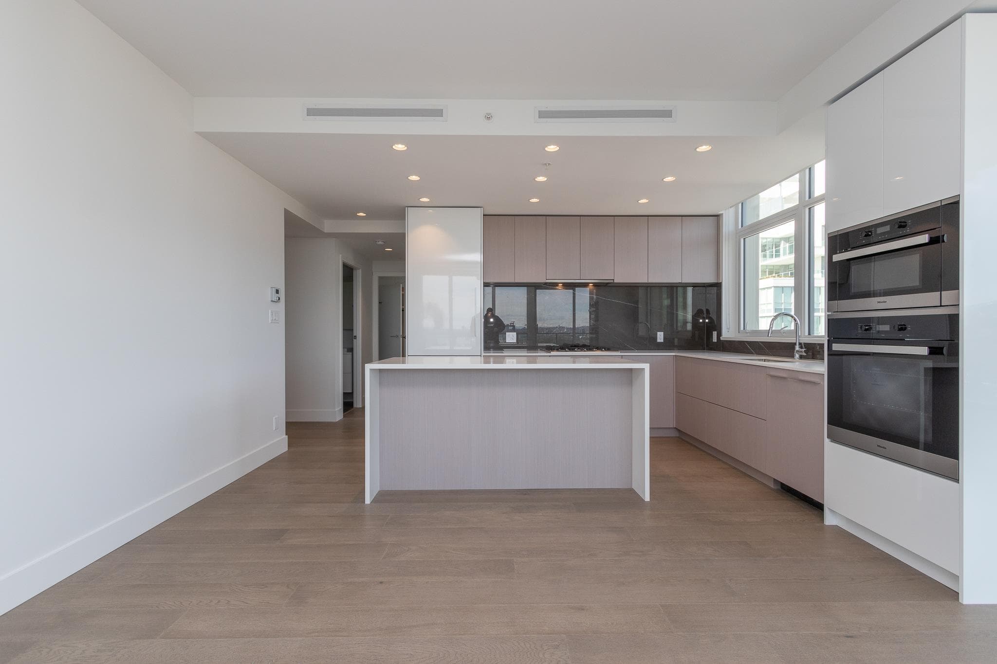 1701 - 1632 Lions Gate Lane, North Vancouver, V7P 0E2 — photo 3