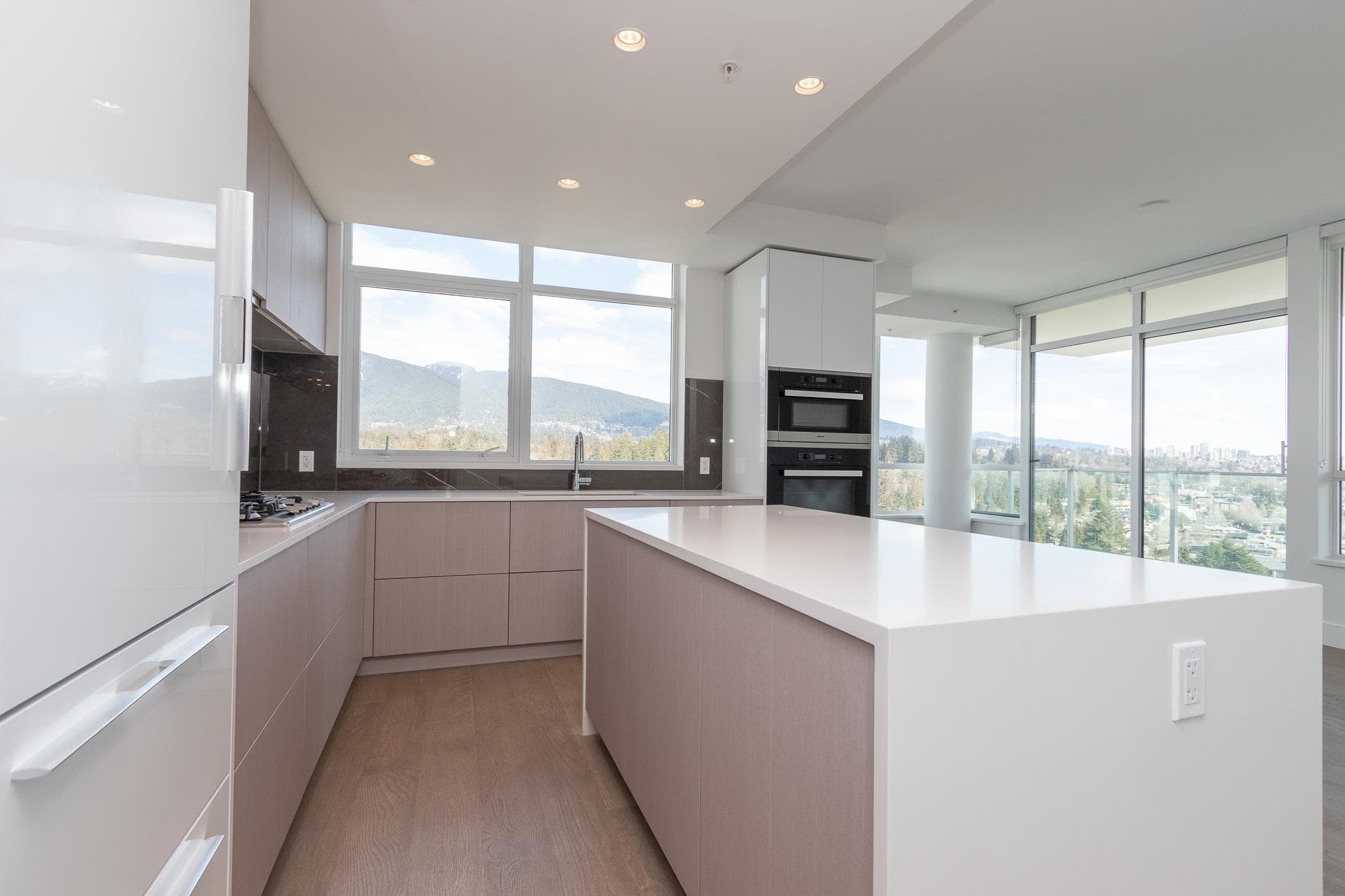 1701 - 1632 Lions Gate Lane, North Vancouver, V7P 0E2 — photo 5