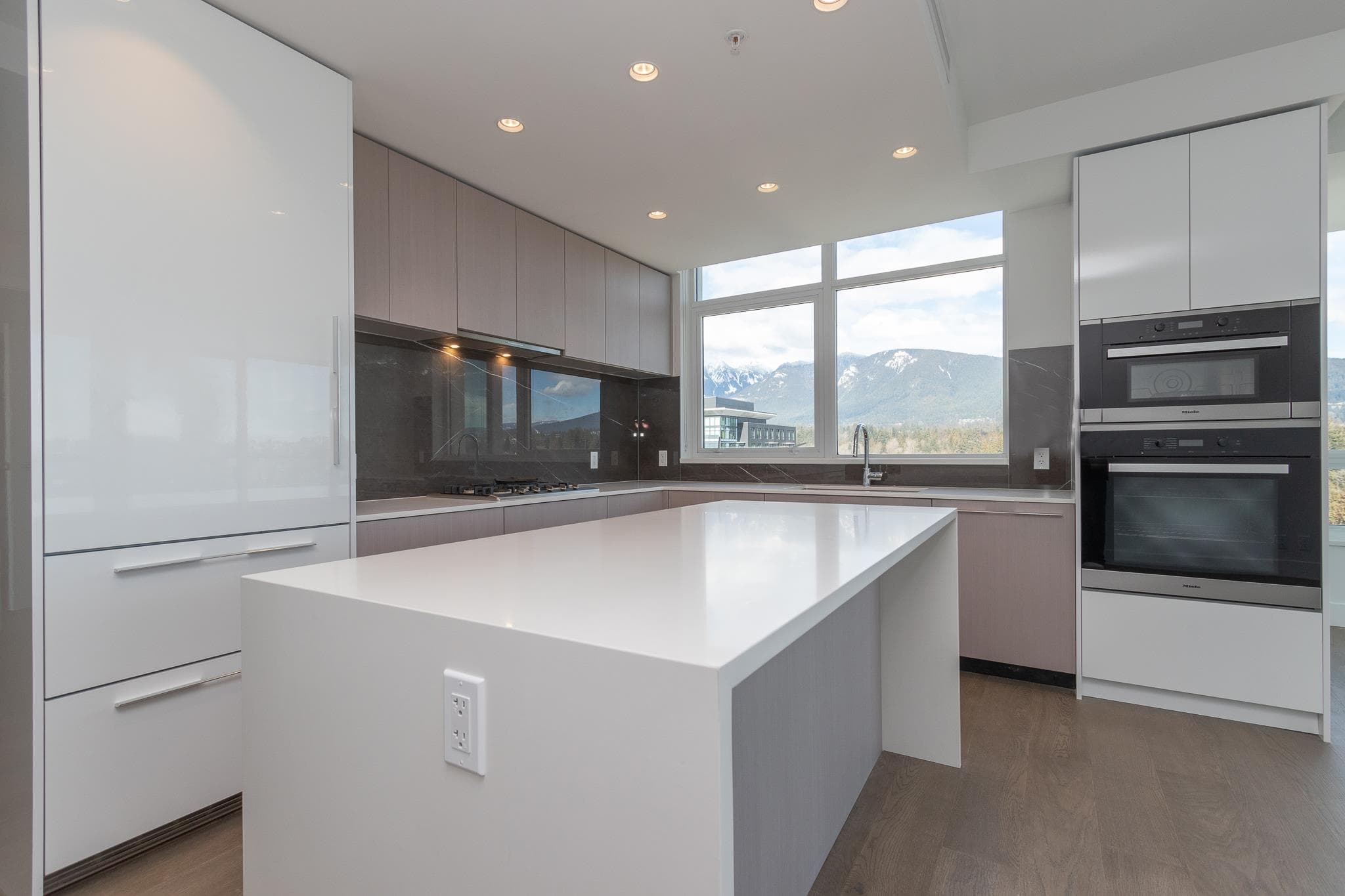 1701 - 1632 Lions Gate Lane, North Vancouver, V7P 0E2 — photo 4
