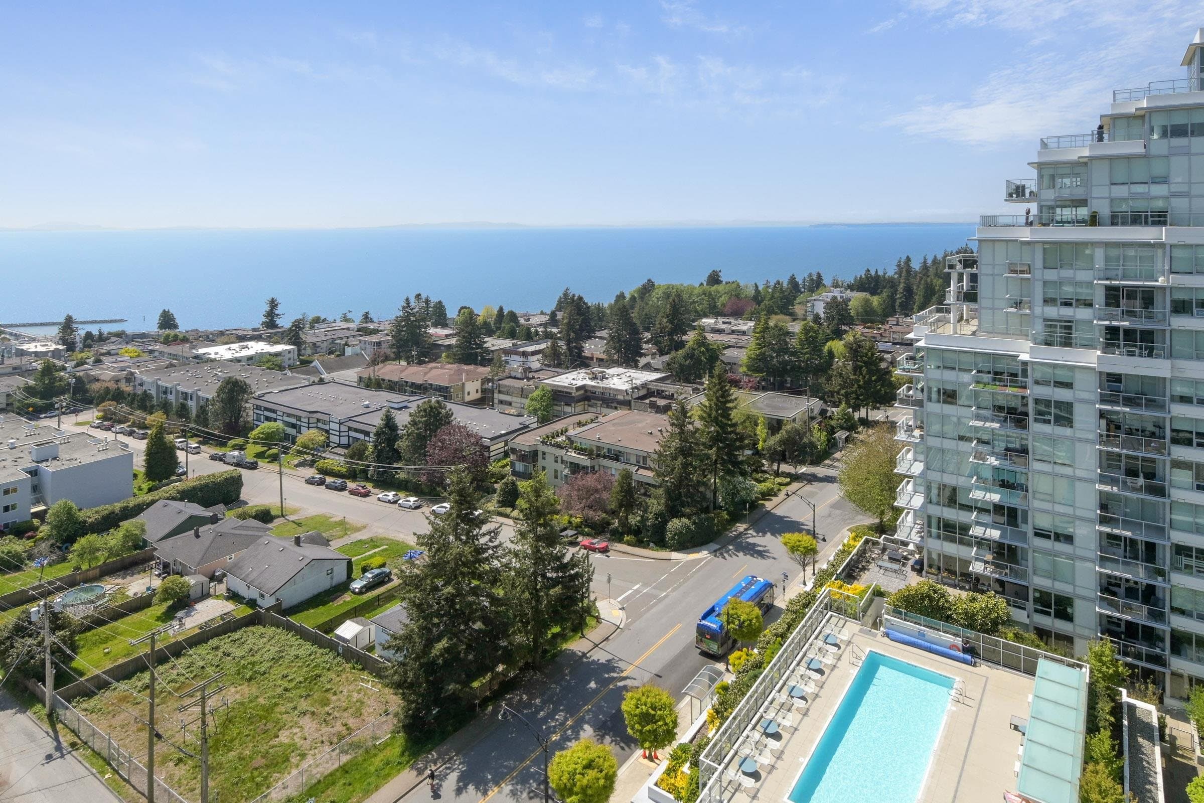 1404 - 1441 Johnston Road, White Rock, V4B 3Z4 — photo 2
