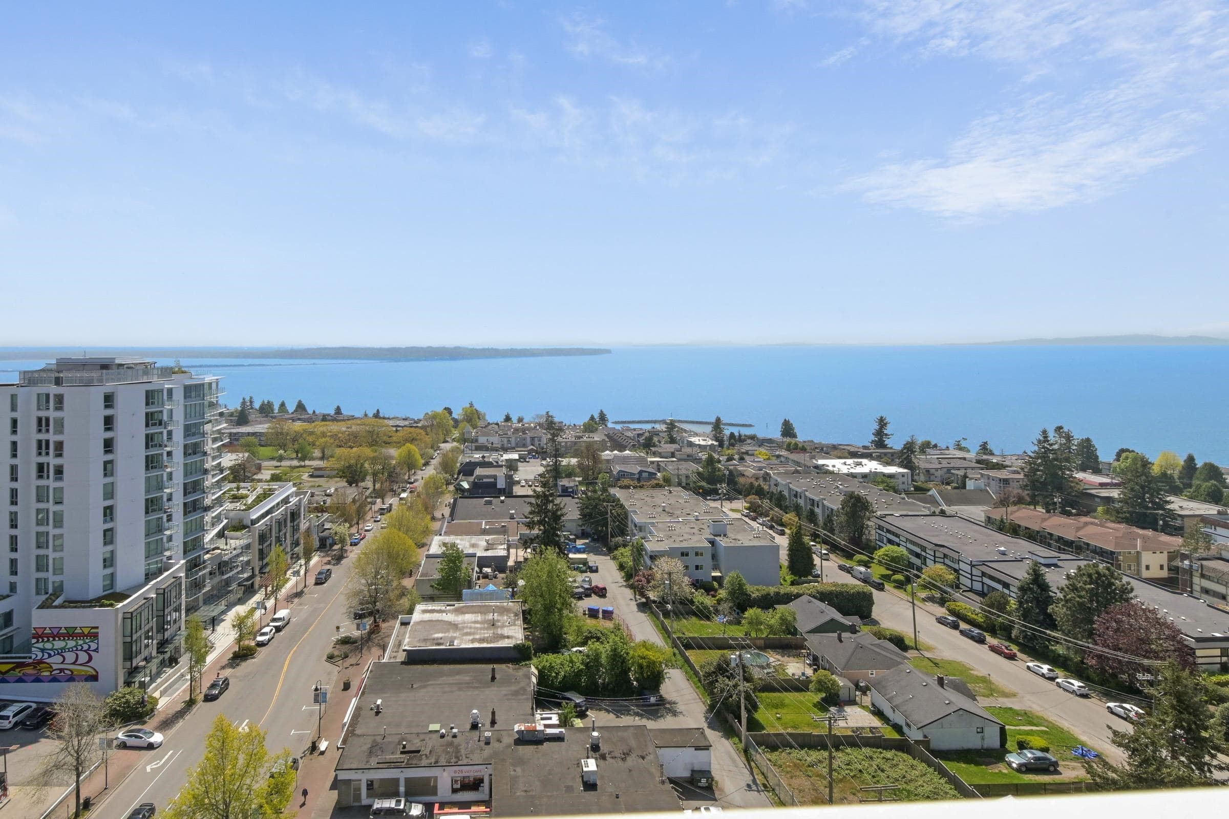 1404 - 1441 Johnston Road, White Rock, V4B 3Z4 — photo 1