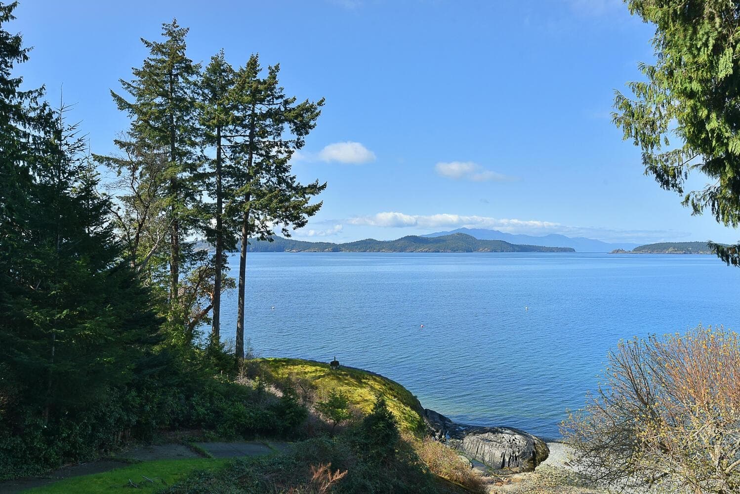 8429 Redrooffs Road, Halfmoon Bay, V7Z 1E6 — photo 2