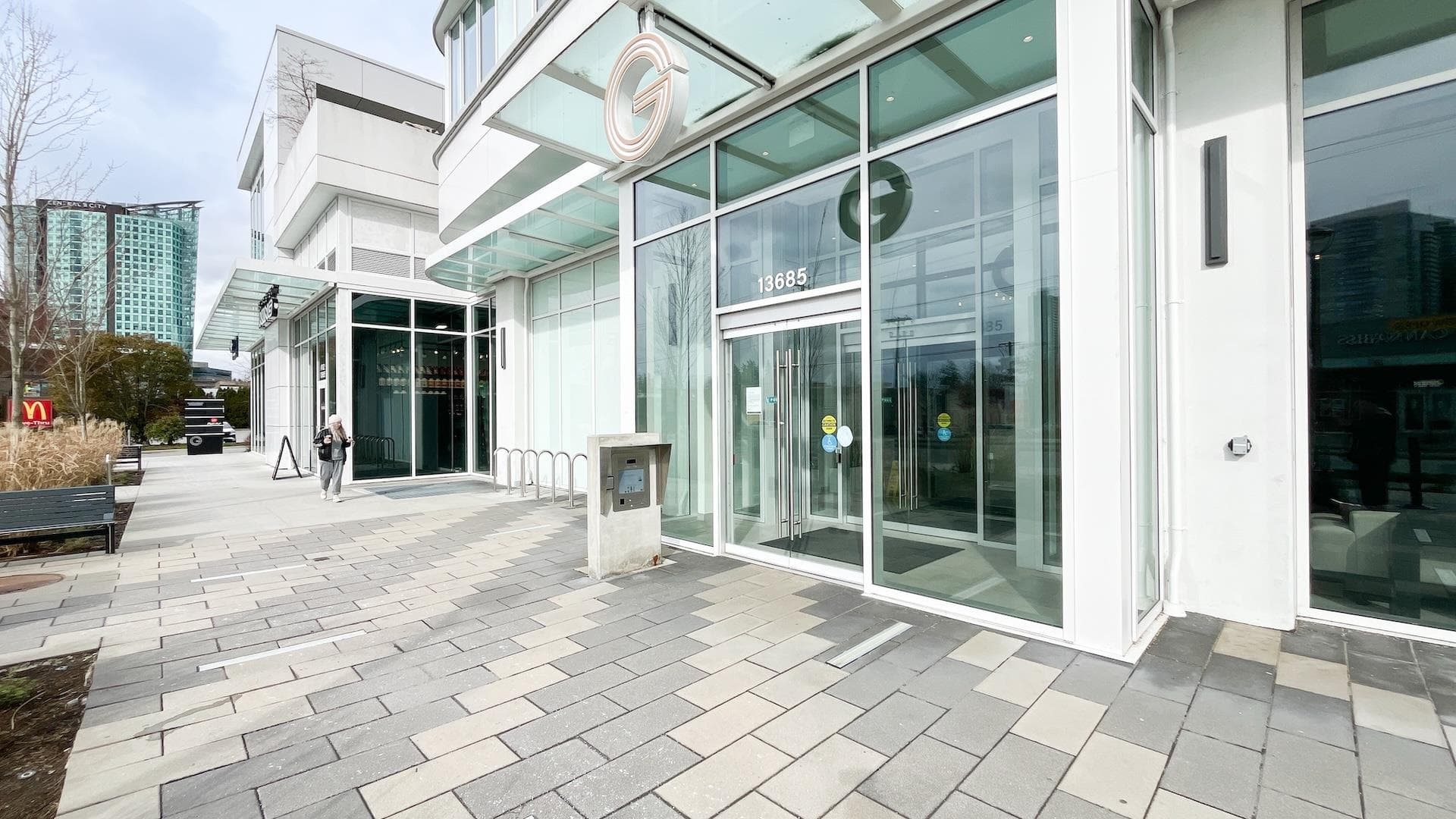 2305 - 13685 102 Avenue, Surrey, V3T 1N7 — photo 2