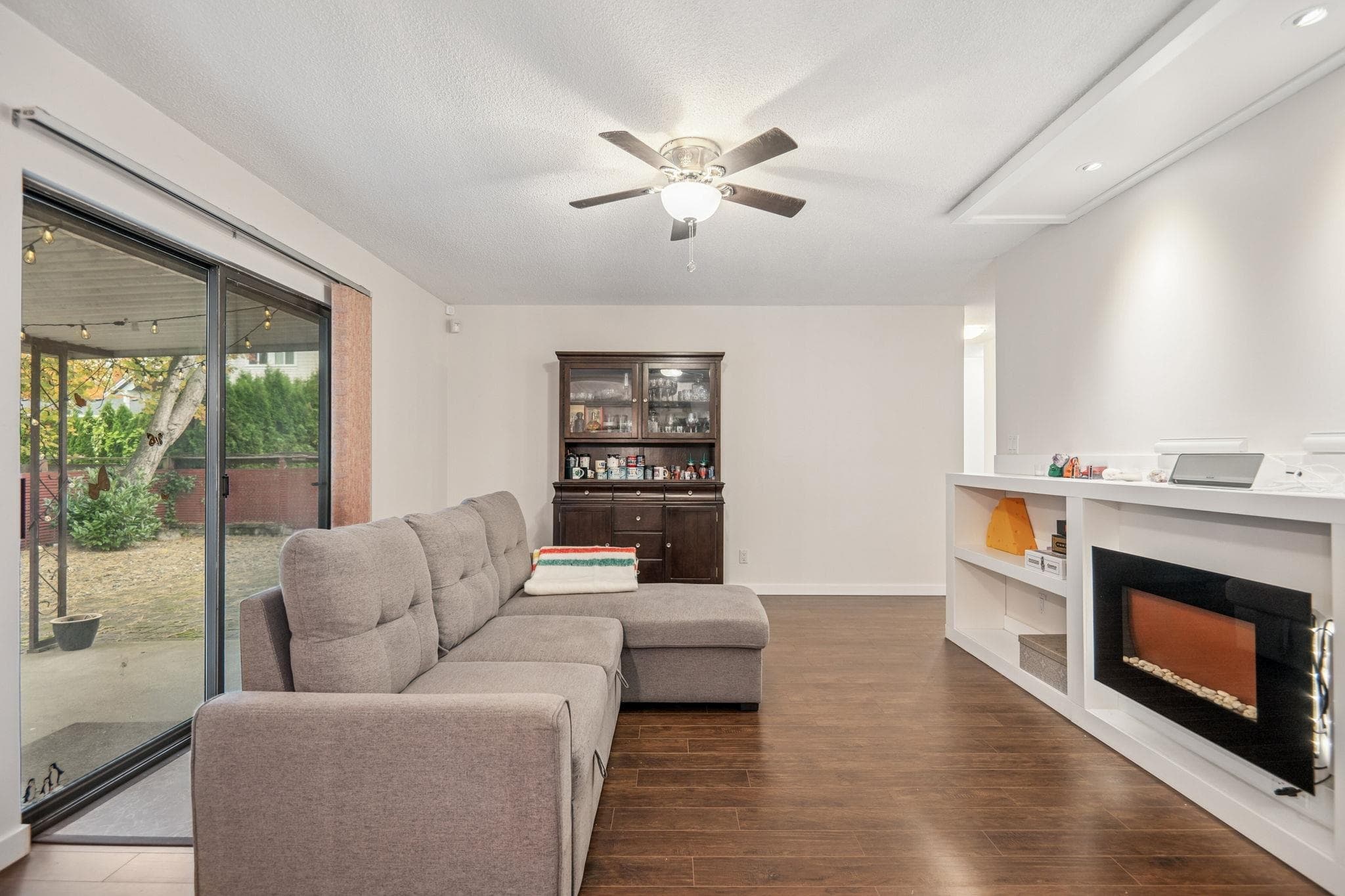 6103 172b Street, Surrey, V3S 6G6 — photo 2