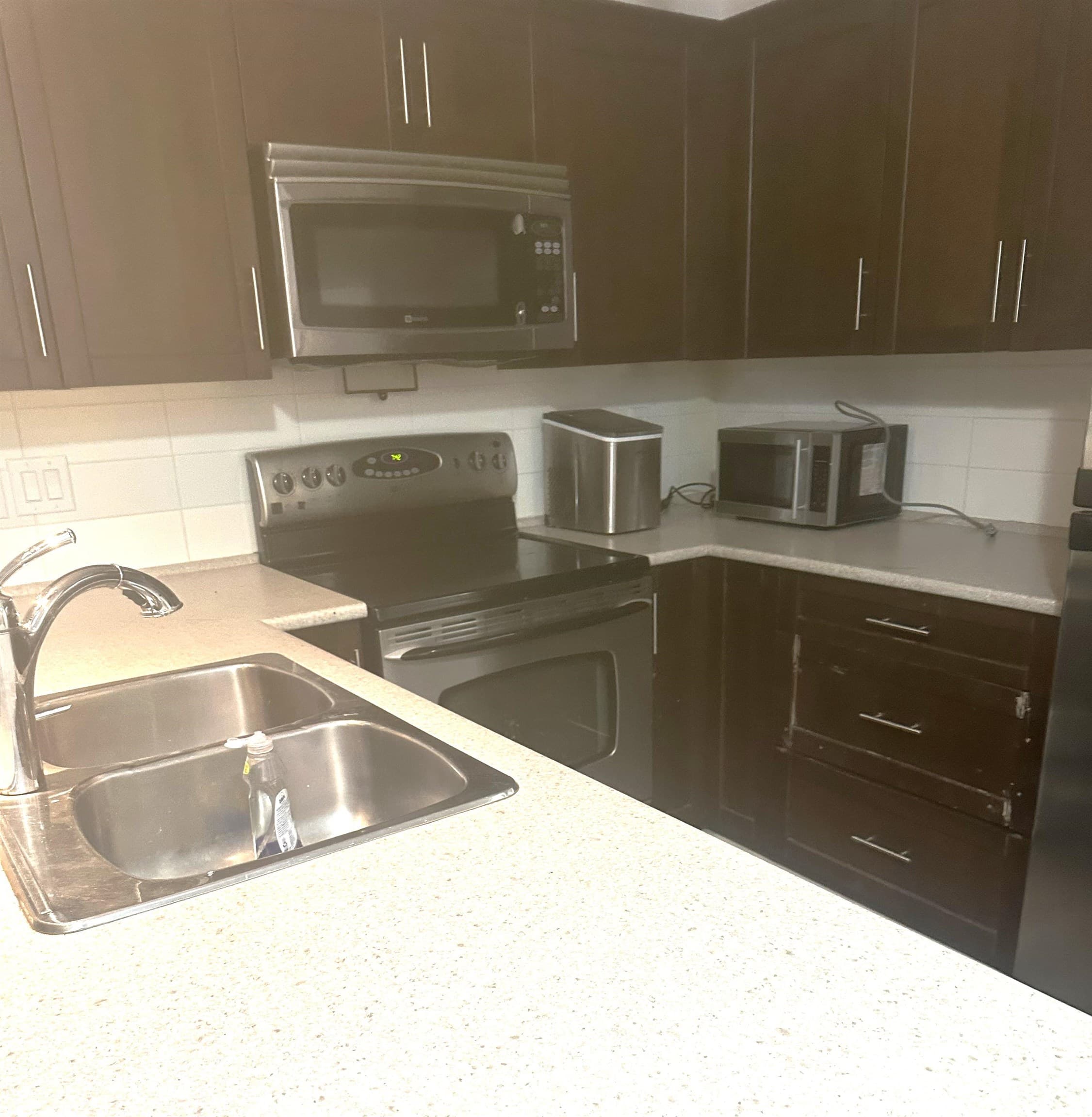301 - 46289 Yale Road, Chilliwack, V2P 0B9 — photo 1
