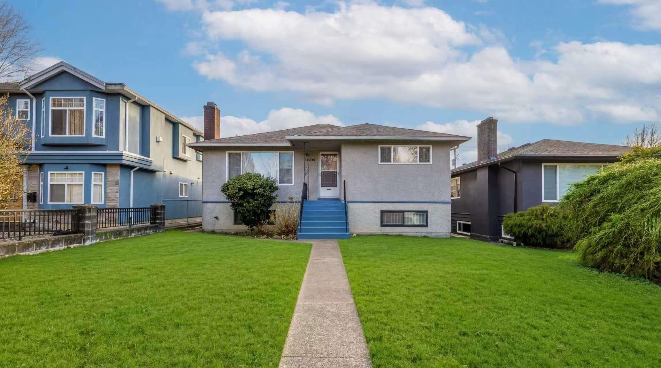 2630 E 1st Avenue, Vancouver, V5M 1A5 — photo 1