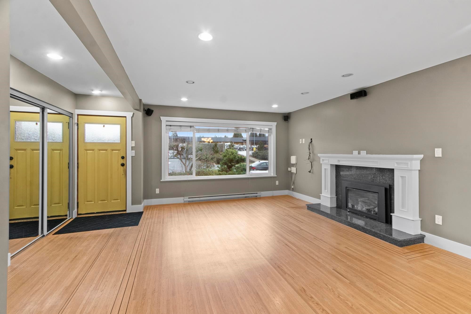 5745 Laurel Street, Burnaby, V5G 1N4 — photo 3