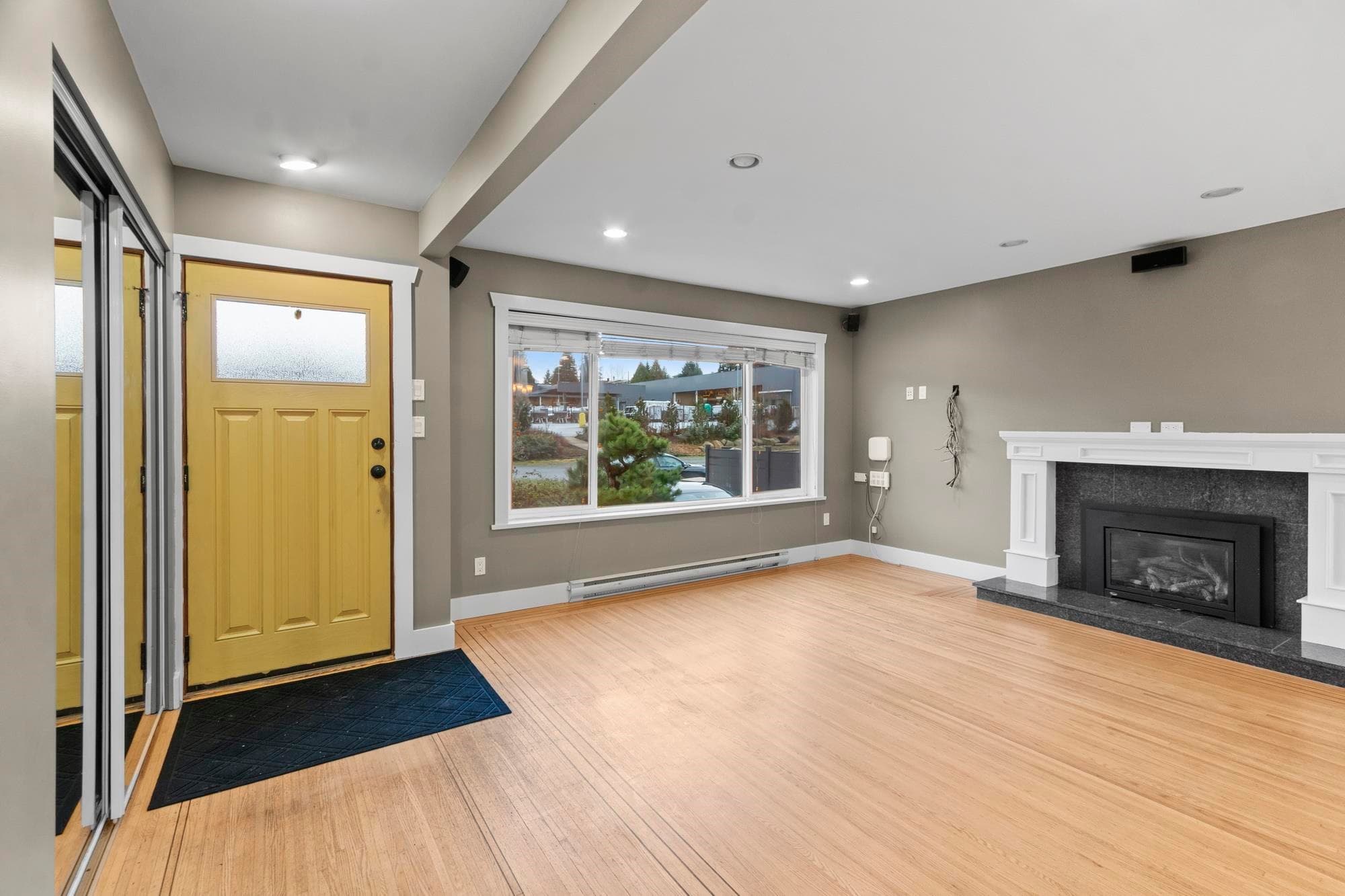 5745 Laurel Street, Burnaby, V5G 1N4 — photo 1