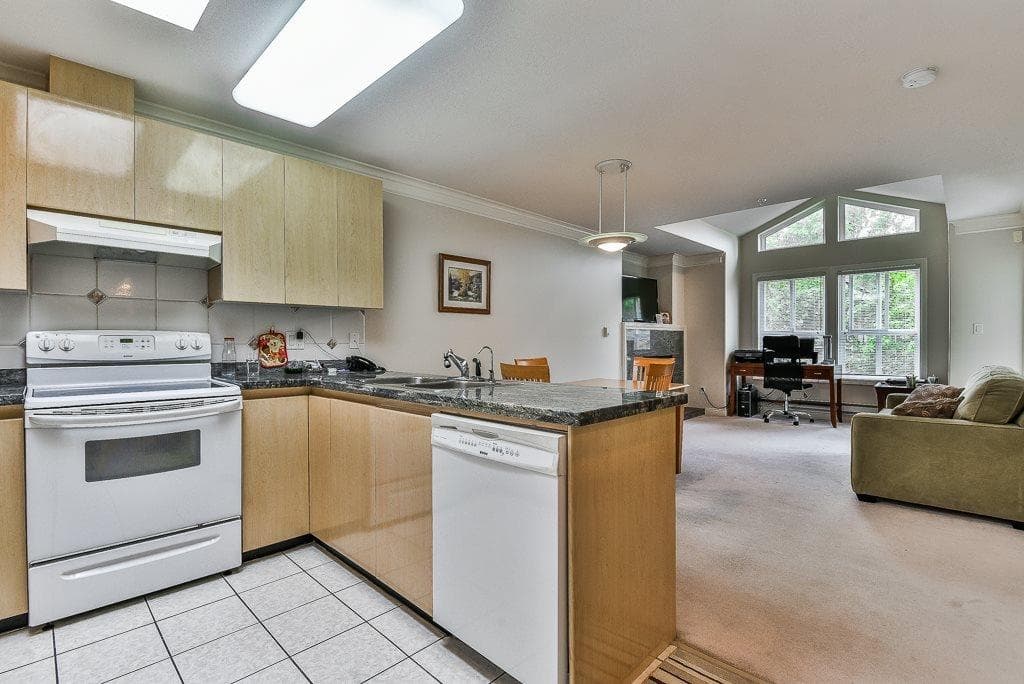 404 - 8115 121a Street, Surrey, V3W 1J2 — photo 2