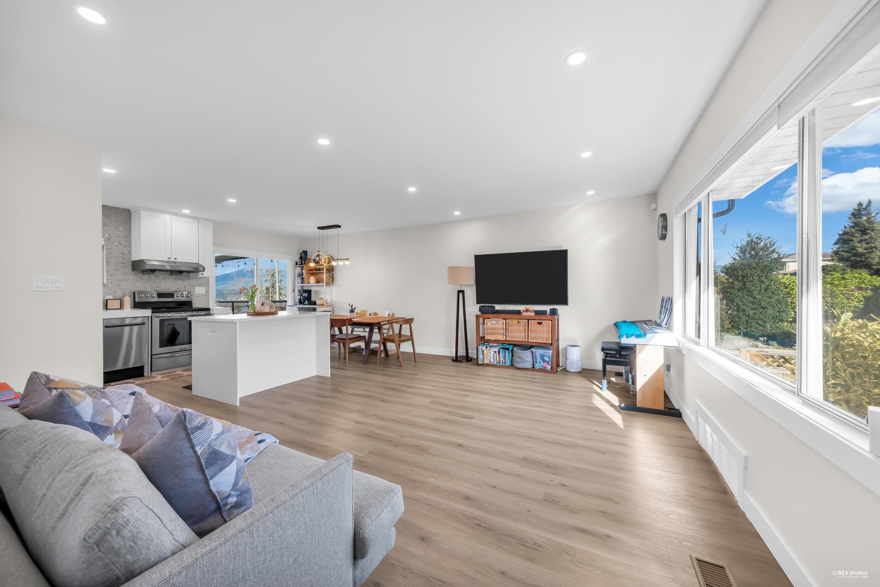 7247 Barnet Road, Burnaby, V5A 1E3 — photo 5