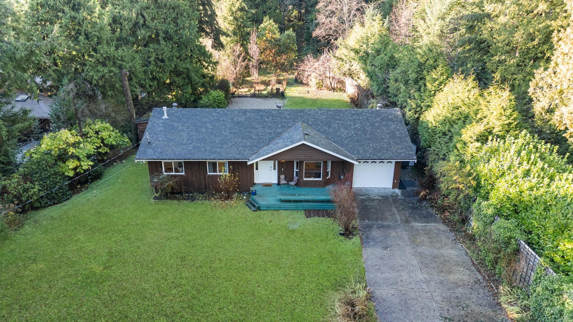 1559 Park Avenue, Roberts Creek, V0N 2W2 — photo 2
