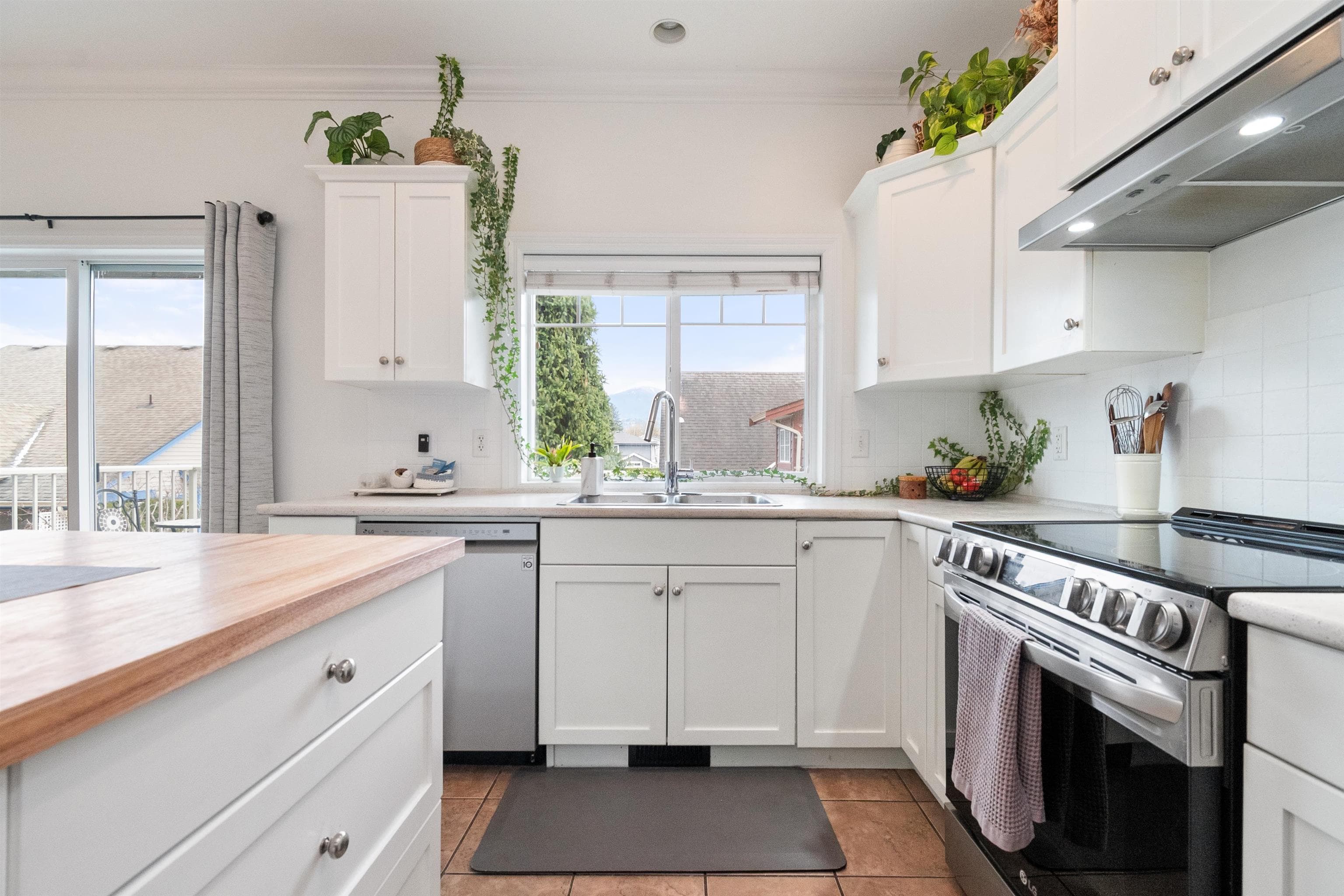 28 - 6498 Southdowne Place, Chilliwack, V2R 0K3 — photo 4