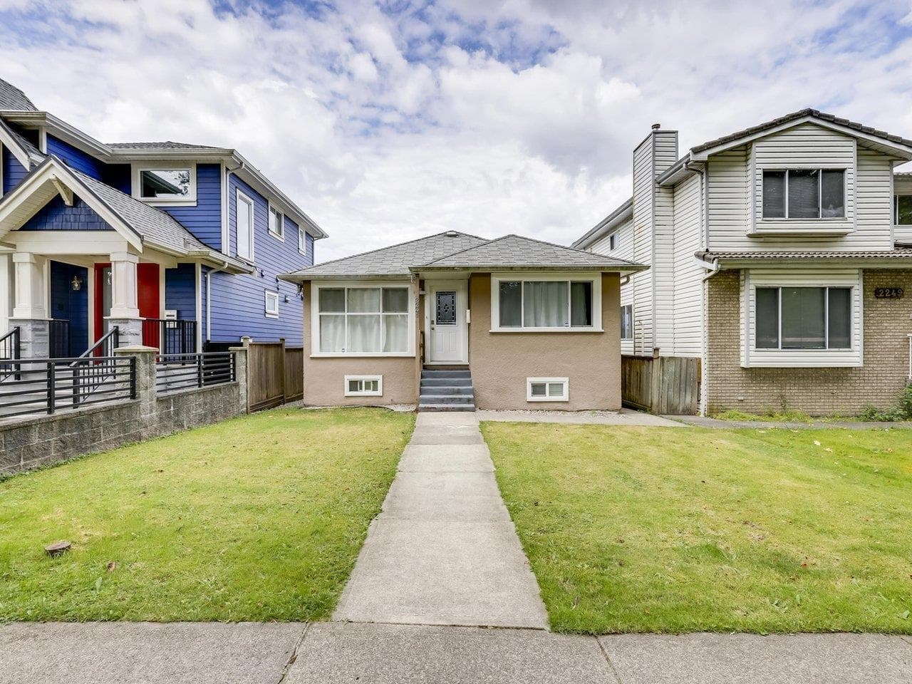 2241 E 43rd Avenue, Vancouver, V5P 1M8 — photo 1