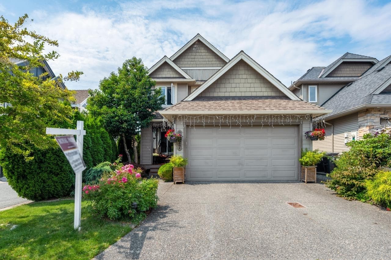 7227 199a Street, Langley, V2Y 3J2 — photo 1