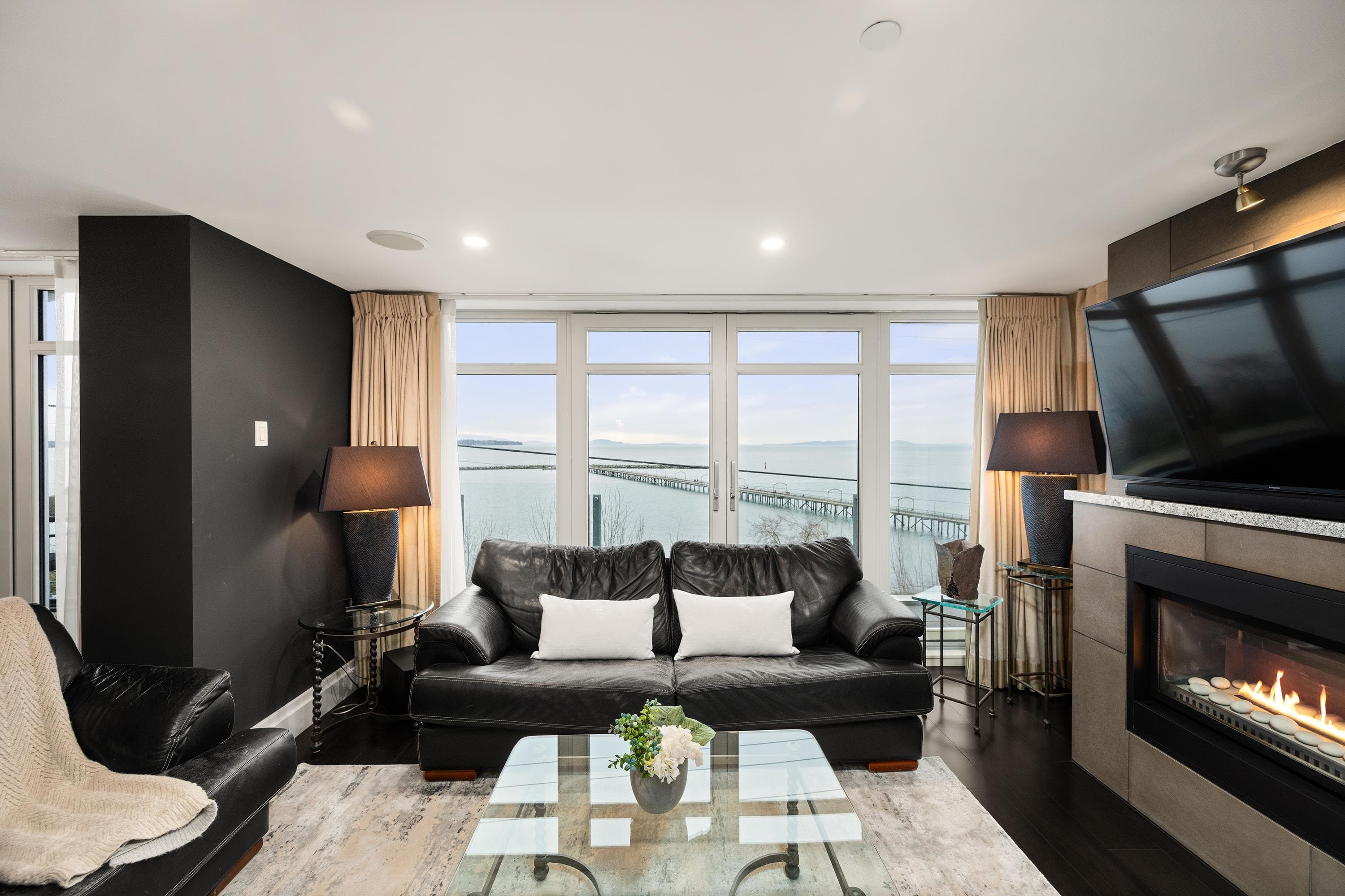 201 - 15097 Marine Drive, White Rock, V4B 1C5 — photo 2