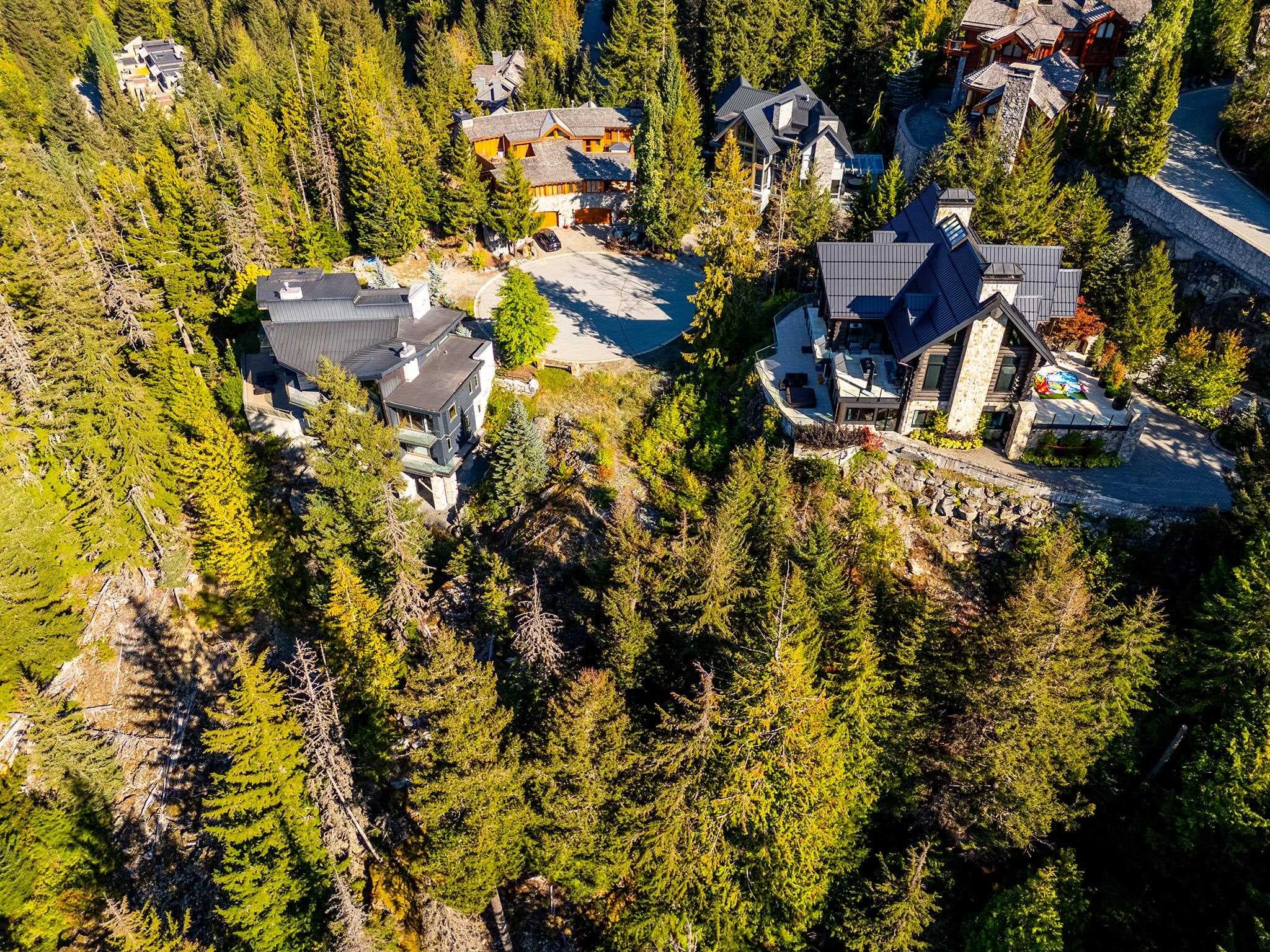 3853 Sunridge Court, Whistler, V8E 0W1 — photo 2