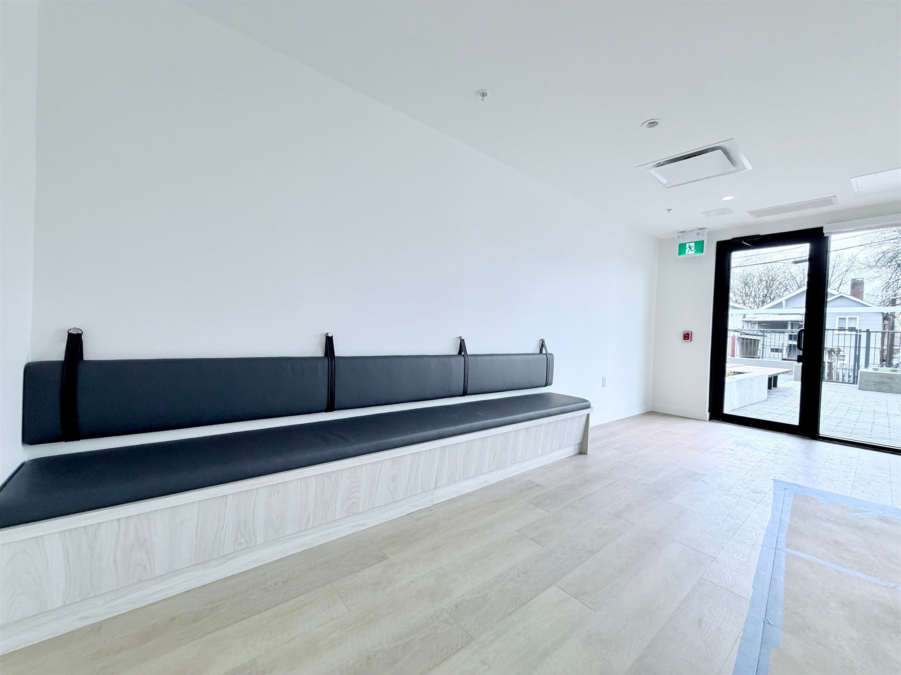 105 - 2268 E Broadway Street, Vancouver, V5N 0L2 — photo 2