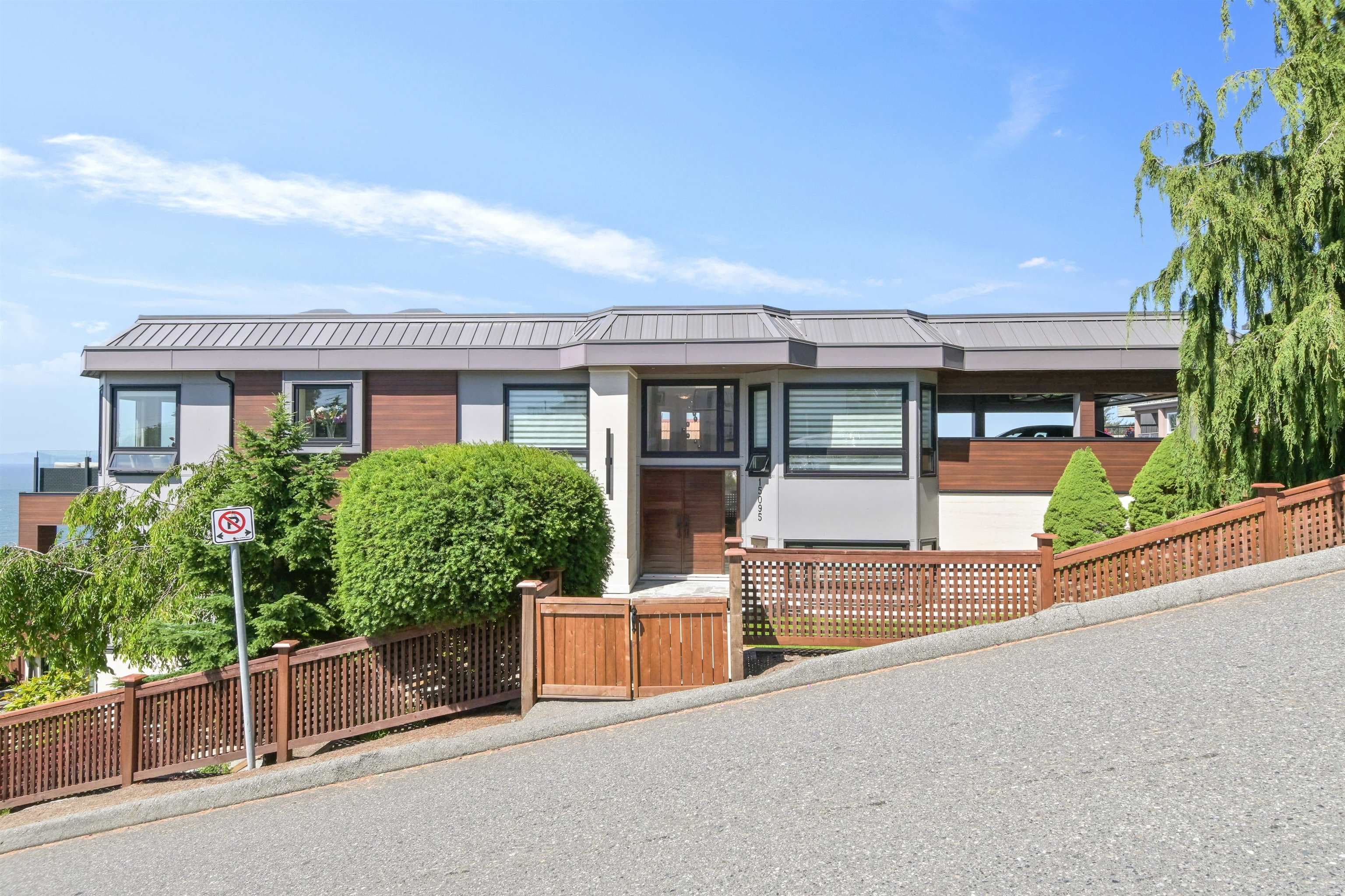 15095 Royal Avenue, White Rock, V4B 1M1 — photo 2