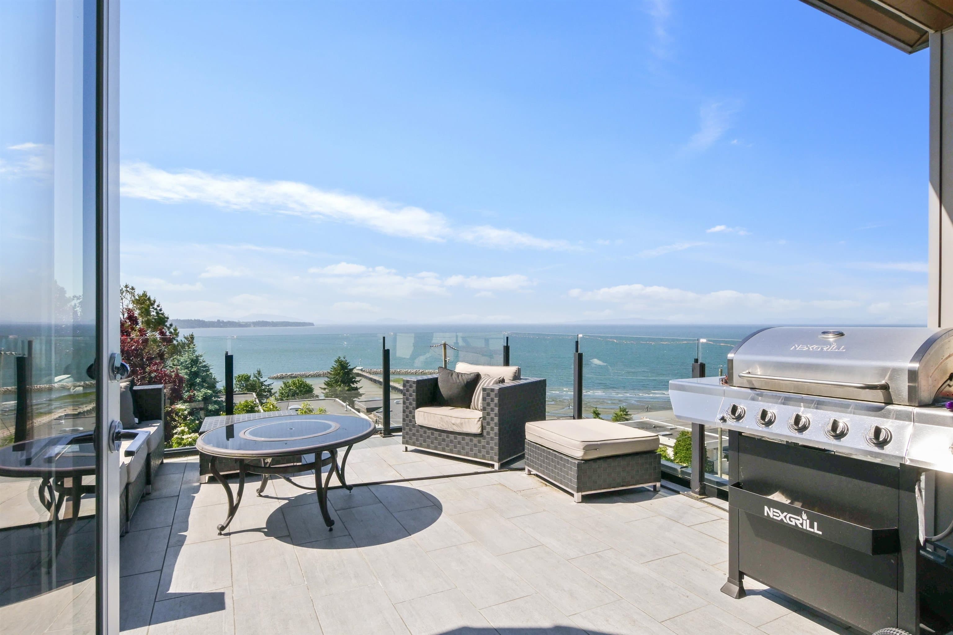 15095 Royal Avenue, White Rock, V4B 1M1 — photo 1
