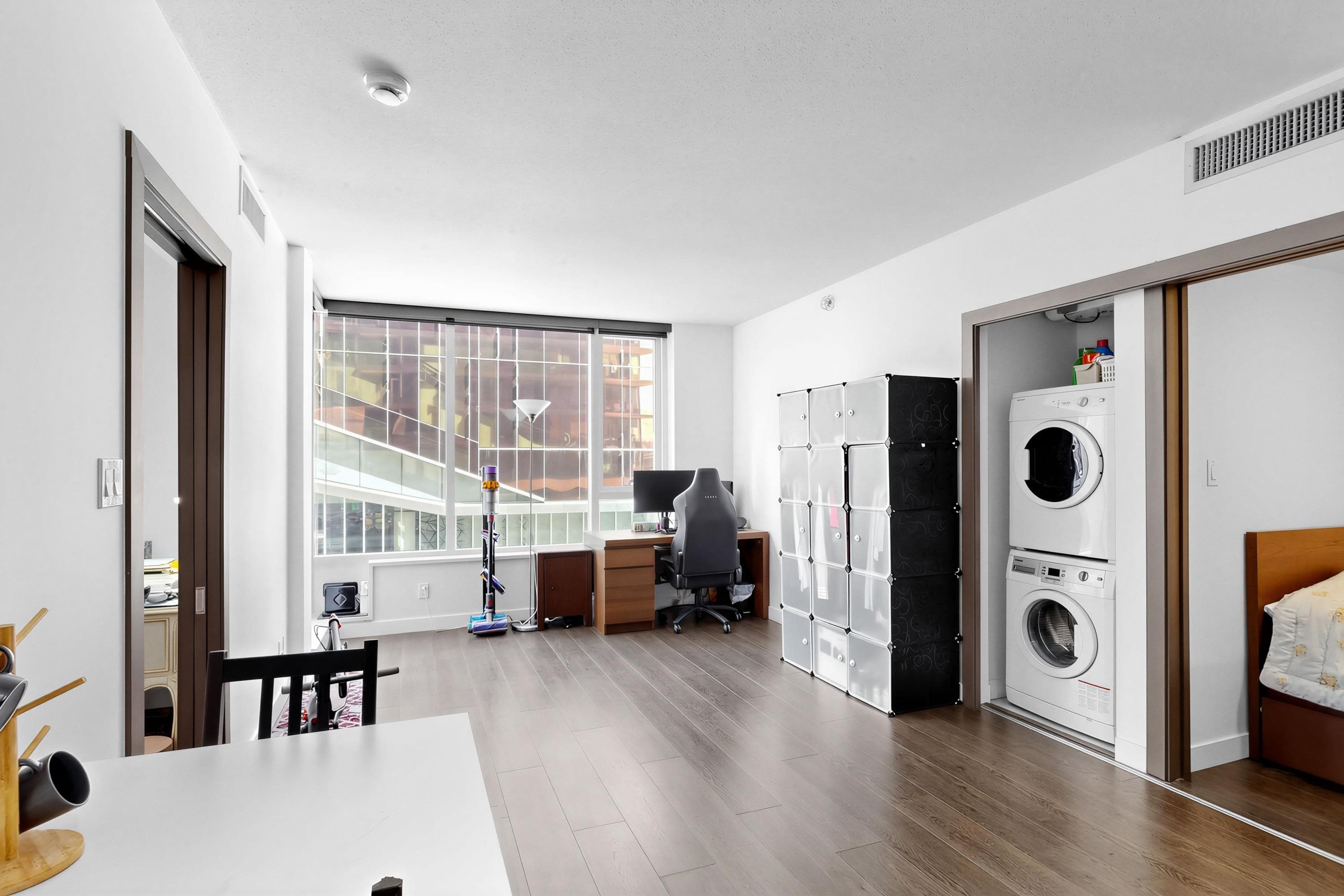351 - 38 Smithe Street, Vancouver, V6B 0P3 — photo 2