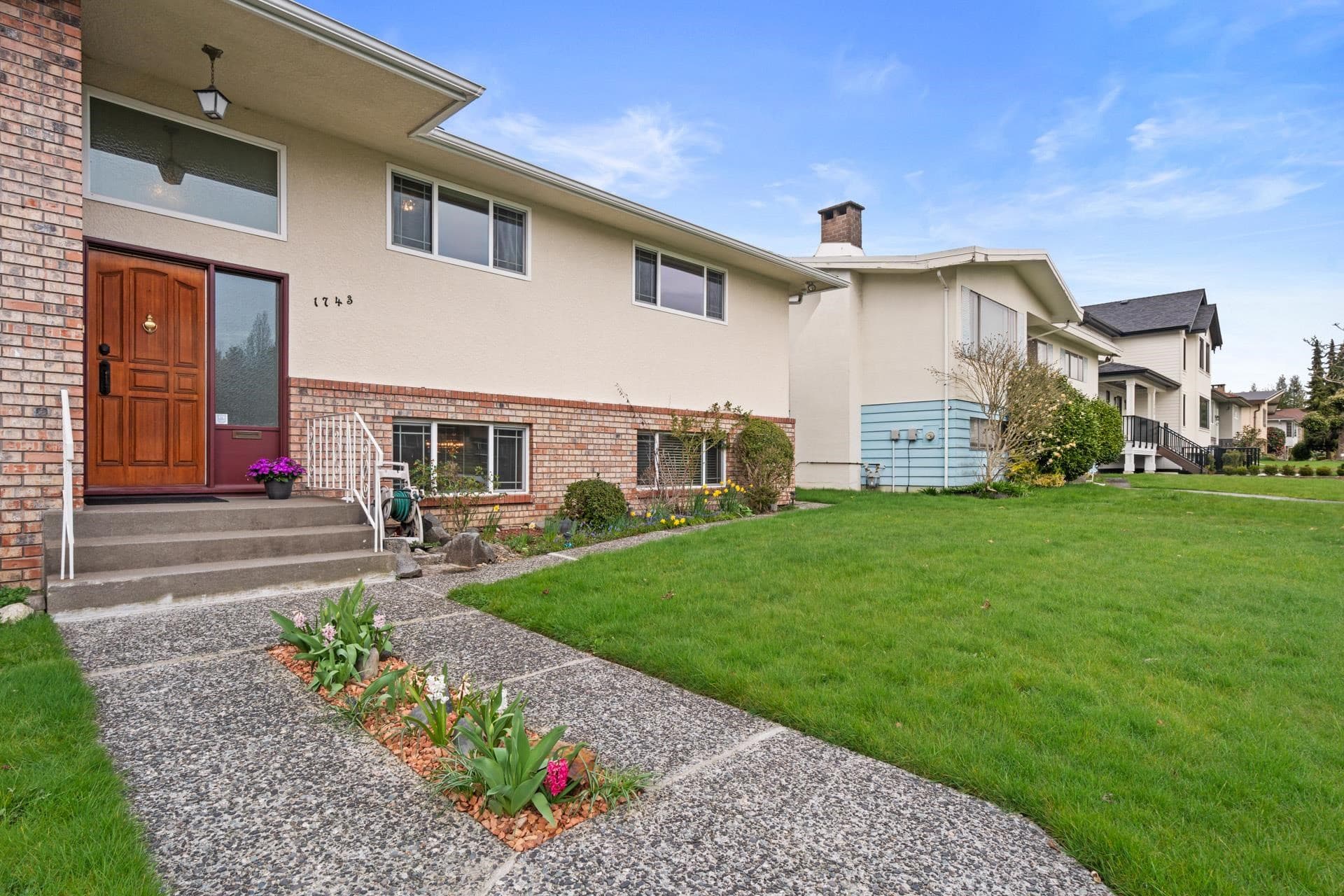 1743 Taralawn Court, Burnaby, V5B 3H4 — photo 3