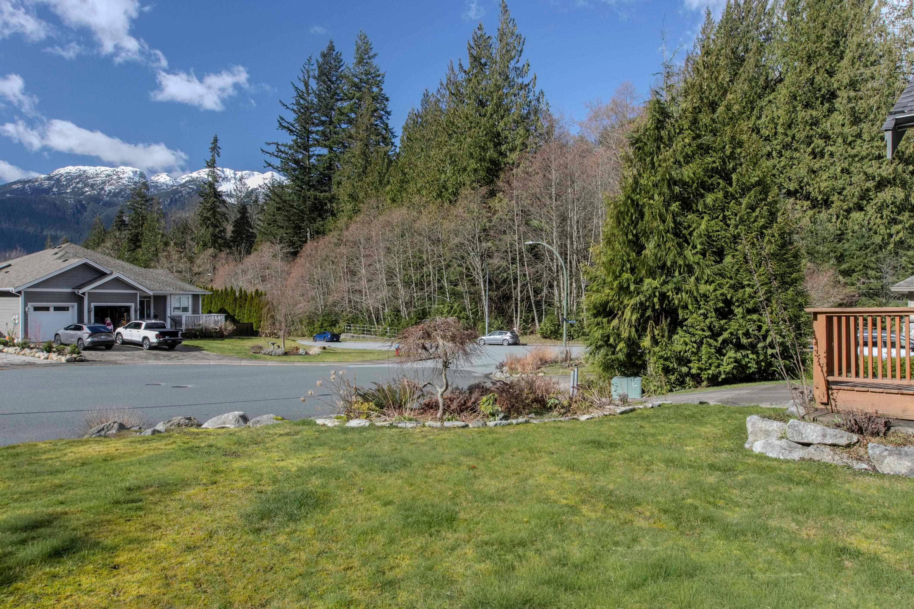 1003 Ash Place, Squamish, V8B 0W2 — photo 4
