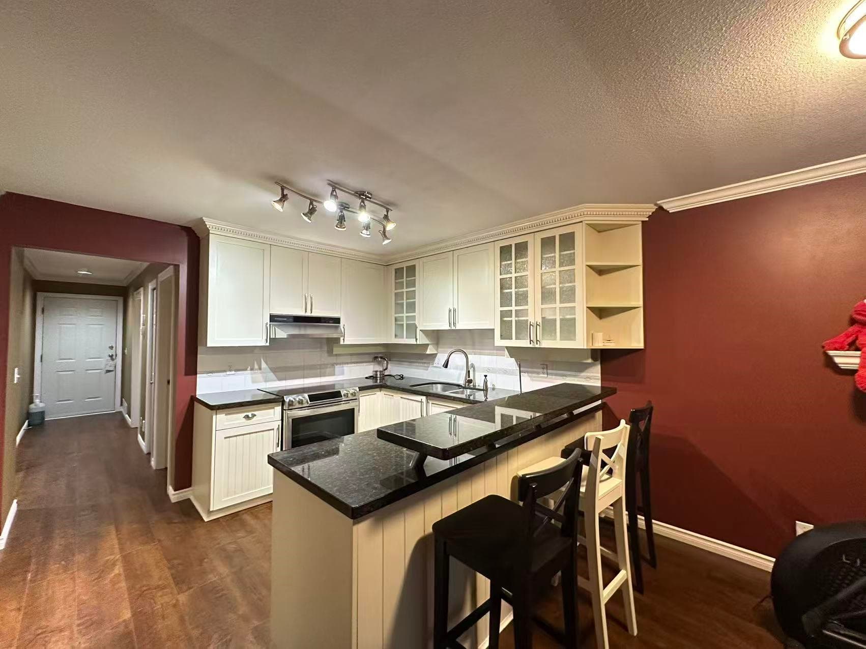 37 Deerwood Place, Port Moody, V3H 4X7 — photo 3