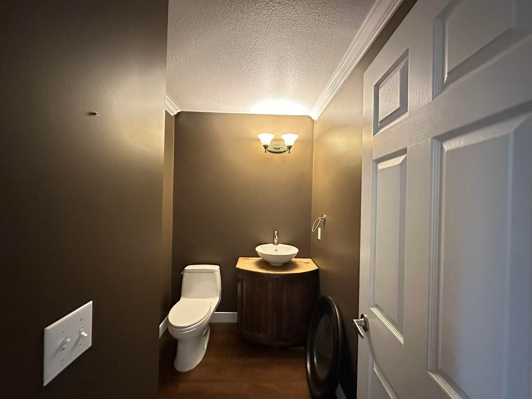 37 Deerwood Place, Port Moody, V3H 4X7 — photo 4