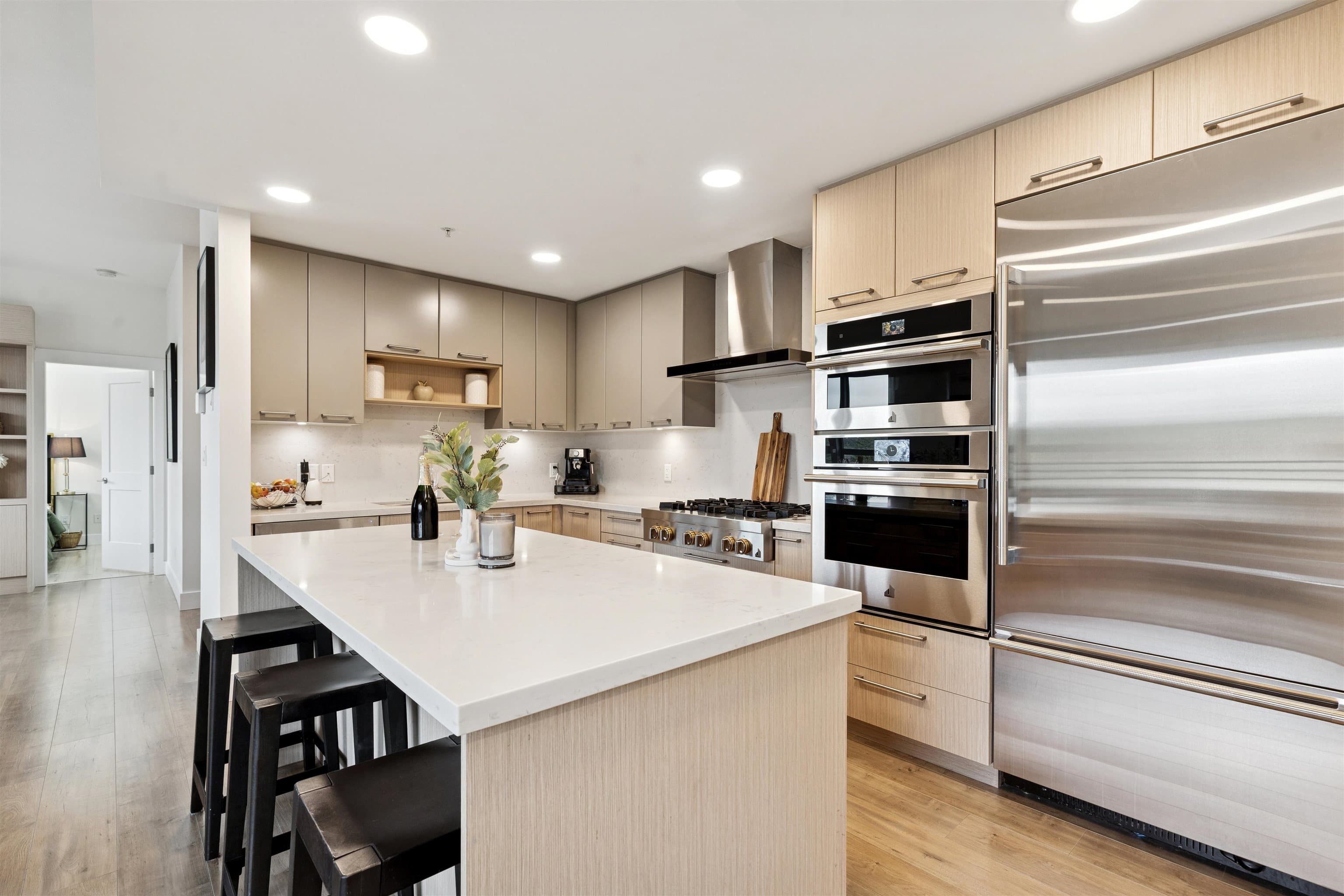 501 - 14022 North Bluff Road, White Rock, V4B 3C3 — photo 5