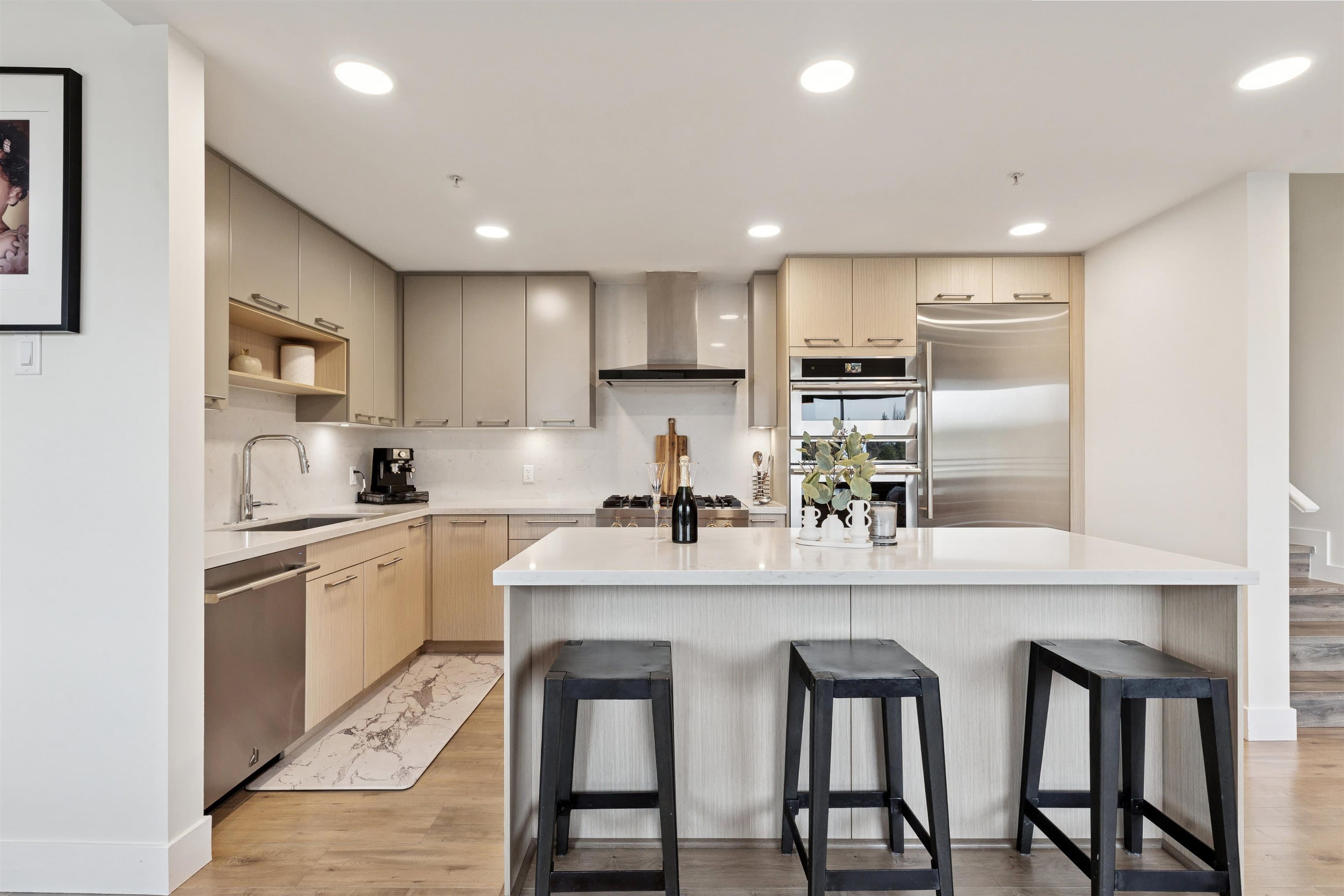 501 - 14022 North Bluff Road, White Rock, V4B 3C3 — photo 4