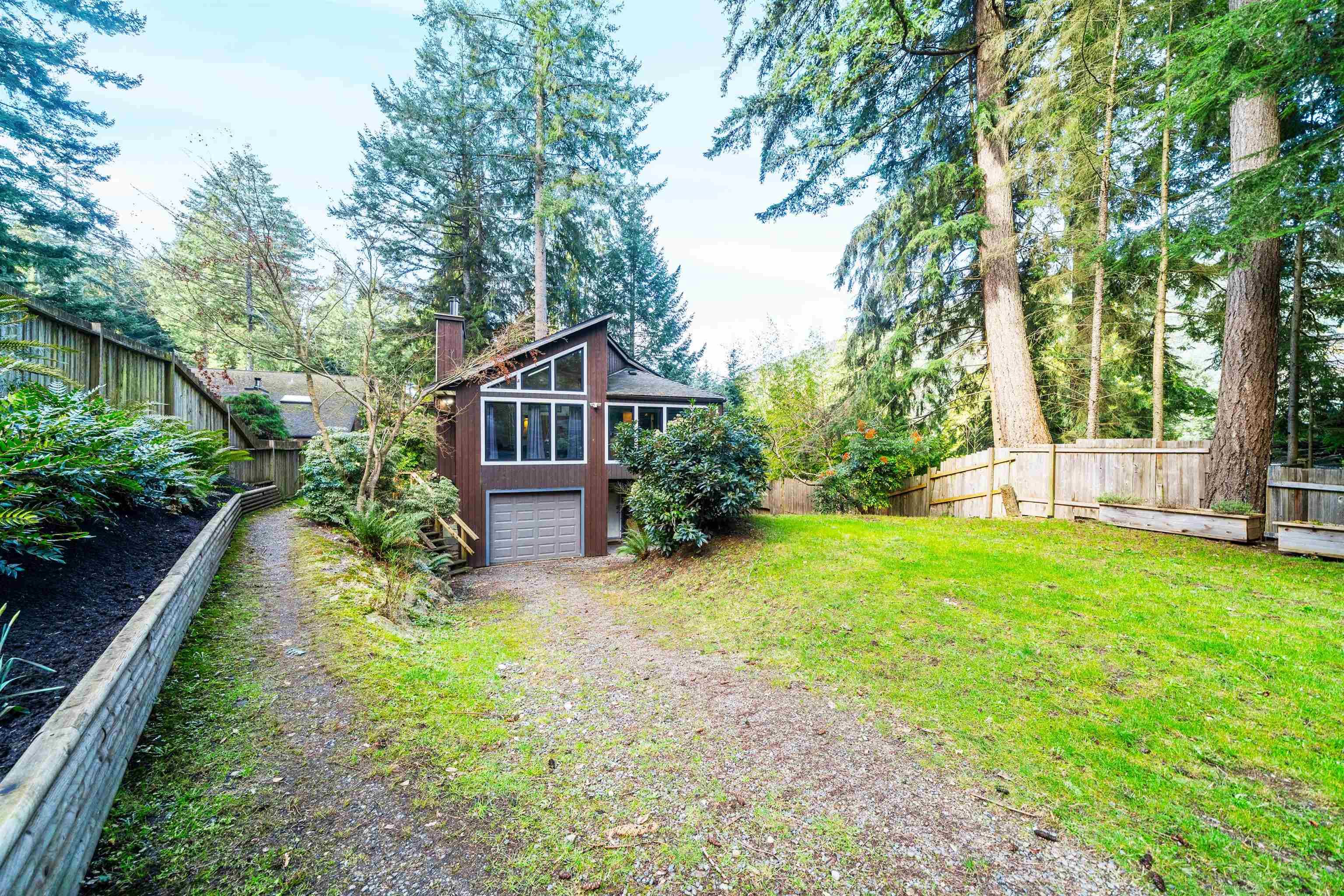 576 Cowan Road, Bowen Island, V0N 1G2 — photo 2