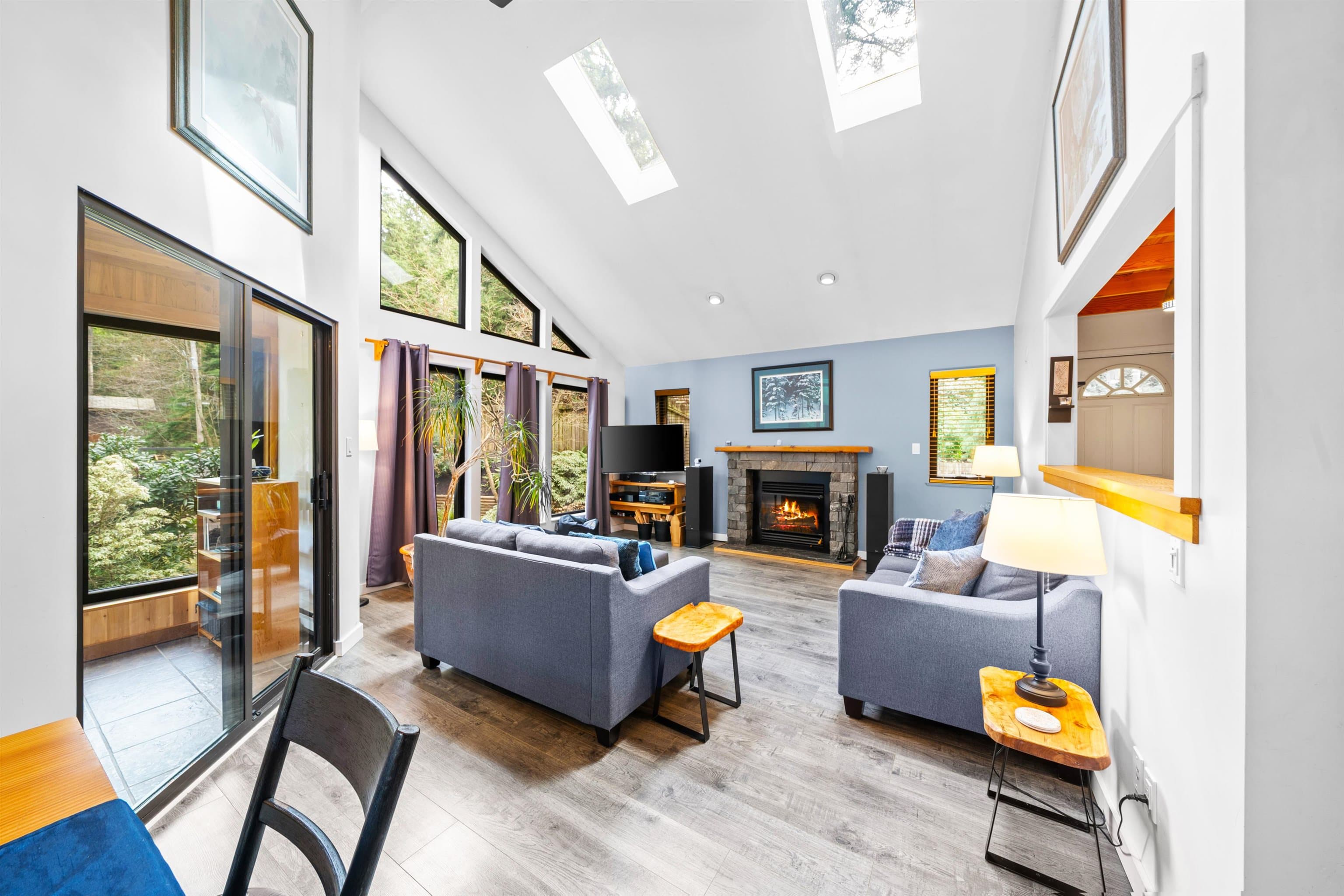 576 Cowan Road, Bowen Island, V0N 1G2 — photo 1