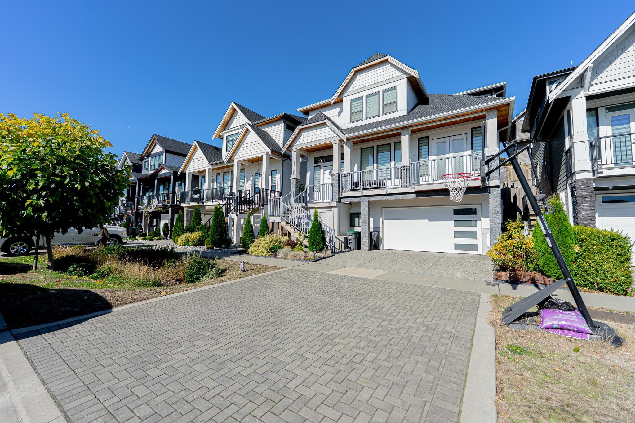 16755 16a Avenue, Surrey, V3Z 0B4 — photo 2