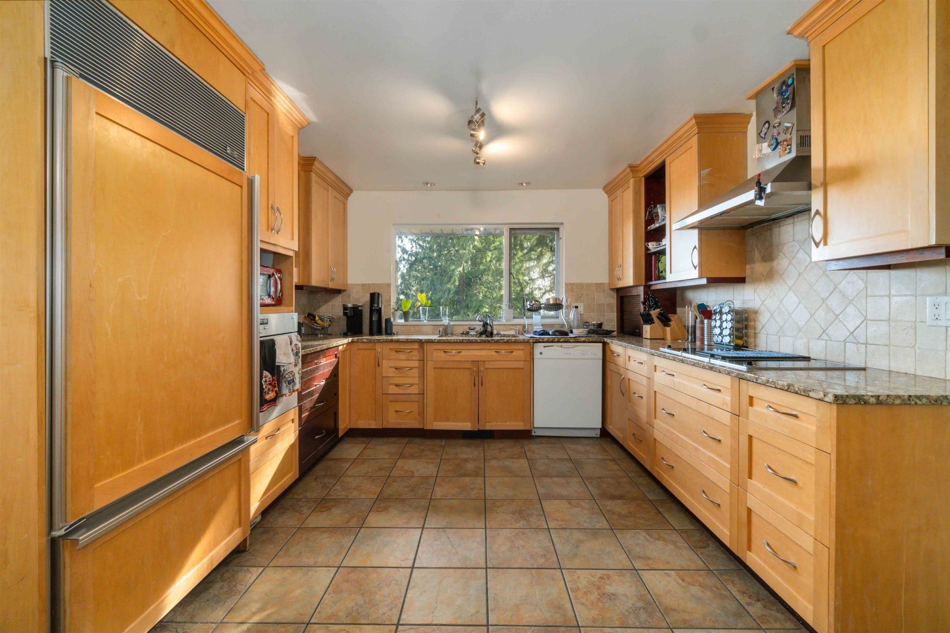 5189 Madeira Court, North Vancouver, V7R 3K7 — photo 5